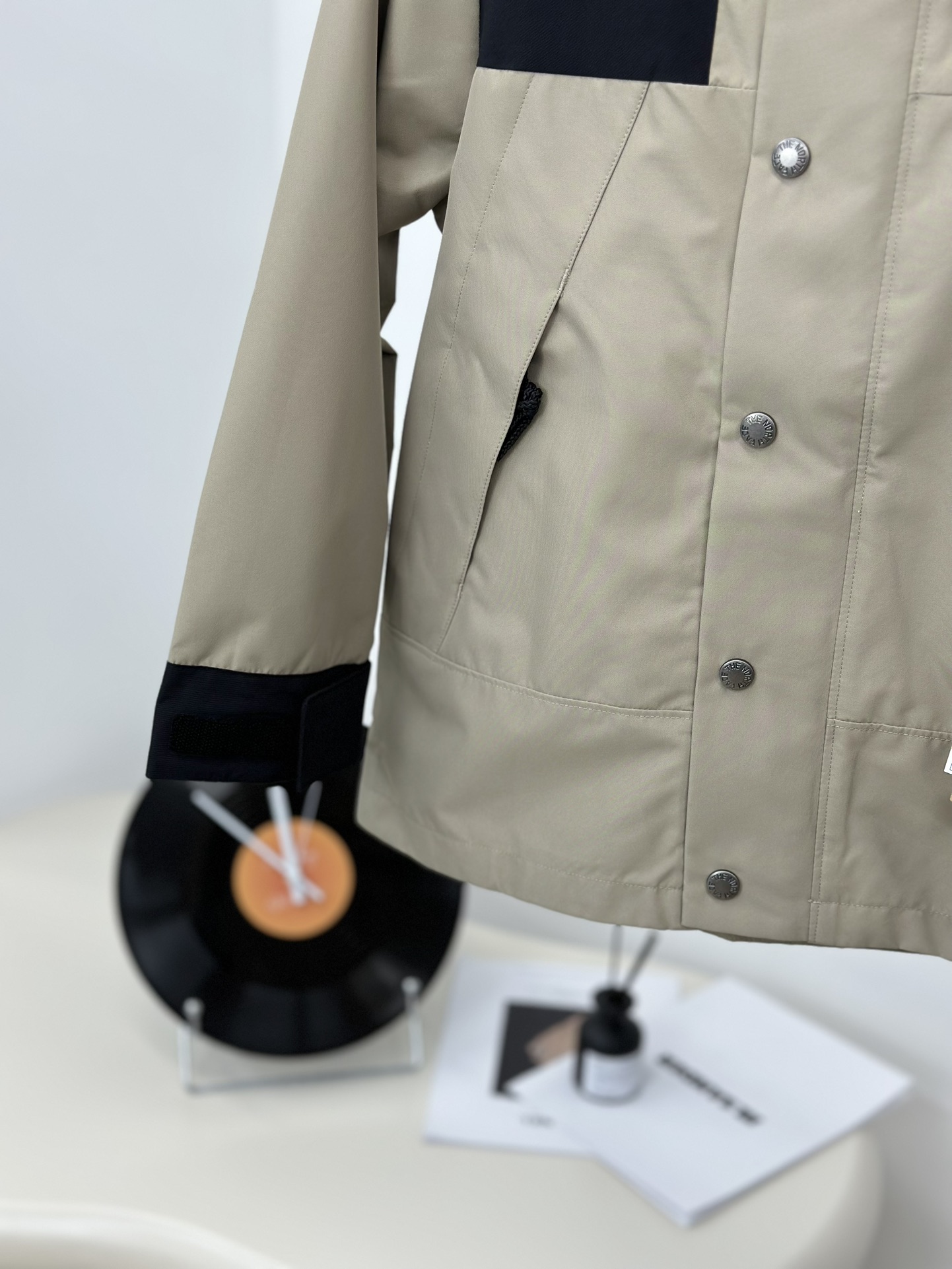 图片[6]-𝐓𝐡𝐞 𝐍𝐨𝐫𝐭𝐡 𝐅𝐚𝐜𝐞 𝟏𝟗𝟗𝟎 -北面儿童冲锋衣 卡其色-选品中心