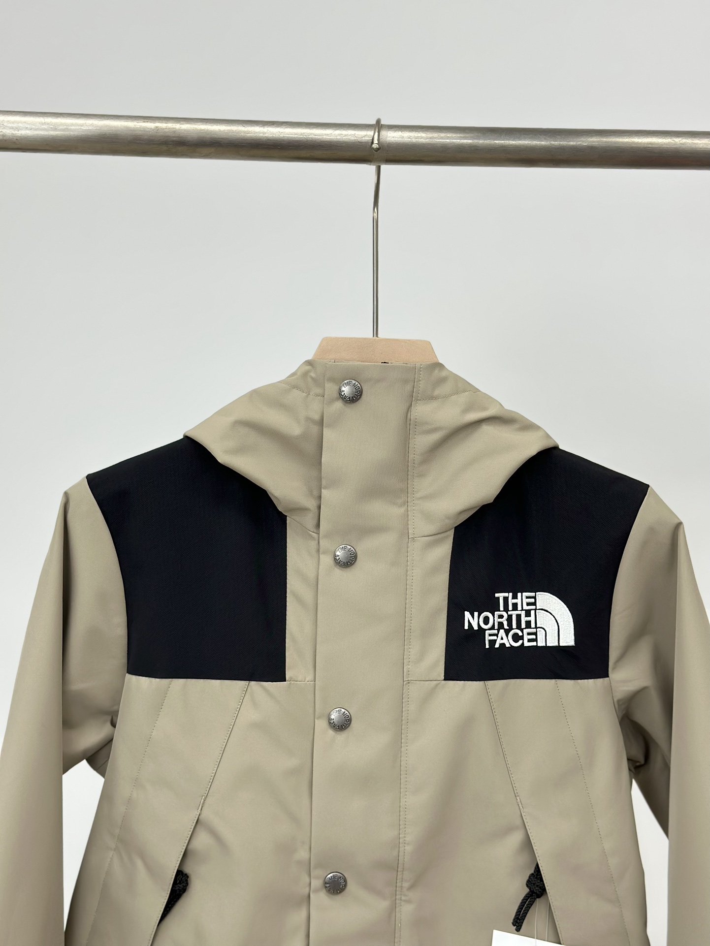 图片[4]-𝐓𝐡𝐞 𝐍𝐨𝐫𝐭𝐡 𝐅𝐚𝐜𝐞 𝟏𝟗𝟗𝟎 -北面儿童冲锋衣 卡其色-选品中心