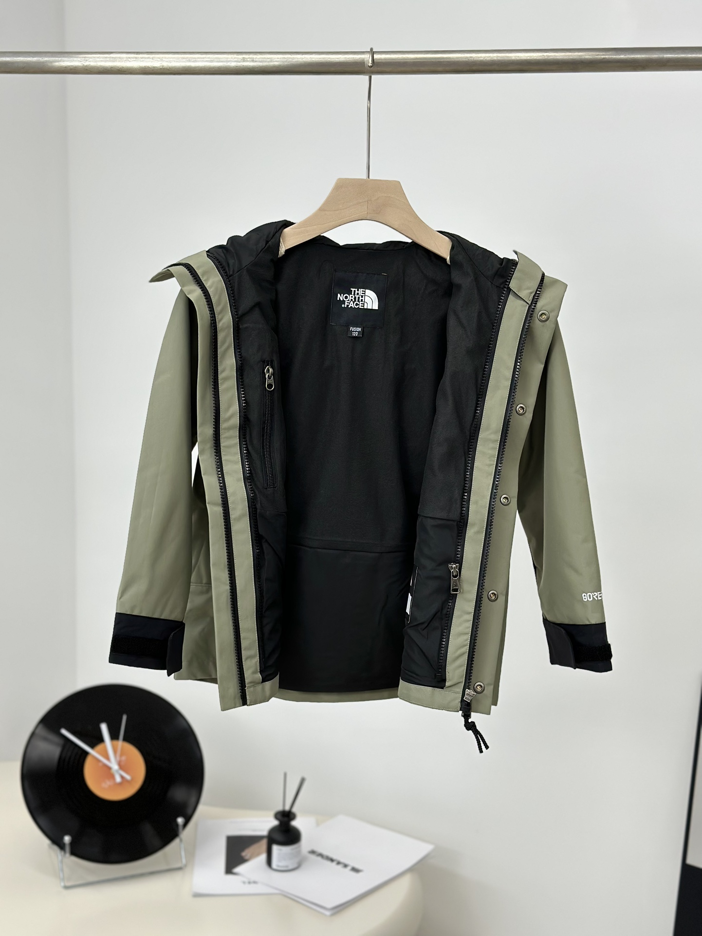图片[5]-𝐓𝐡𝐞 𝐍𝐨𝐫𝐭𝐡 𝐅𝐚𝐜𝐞 𝟏𝟗𝟗𝟎 -北面儿童冲锋衣 抹茶绿-选品中心