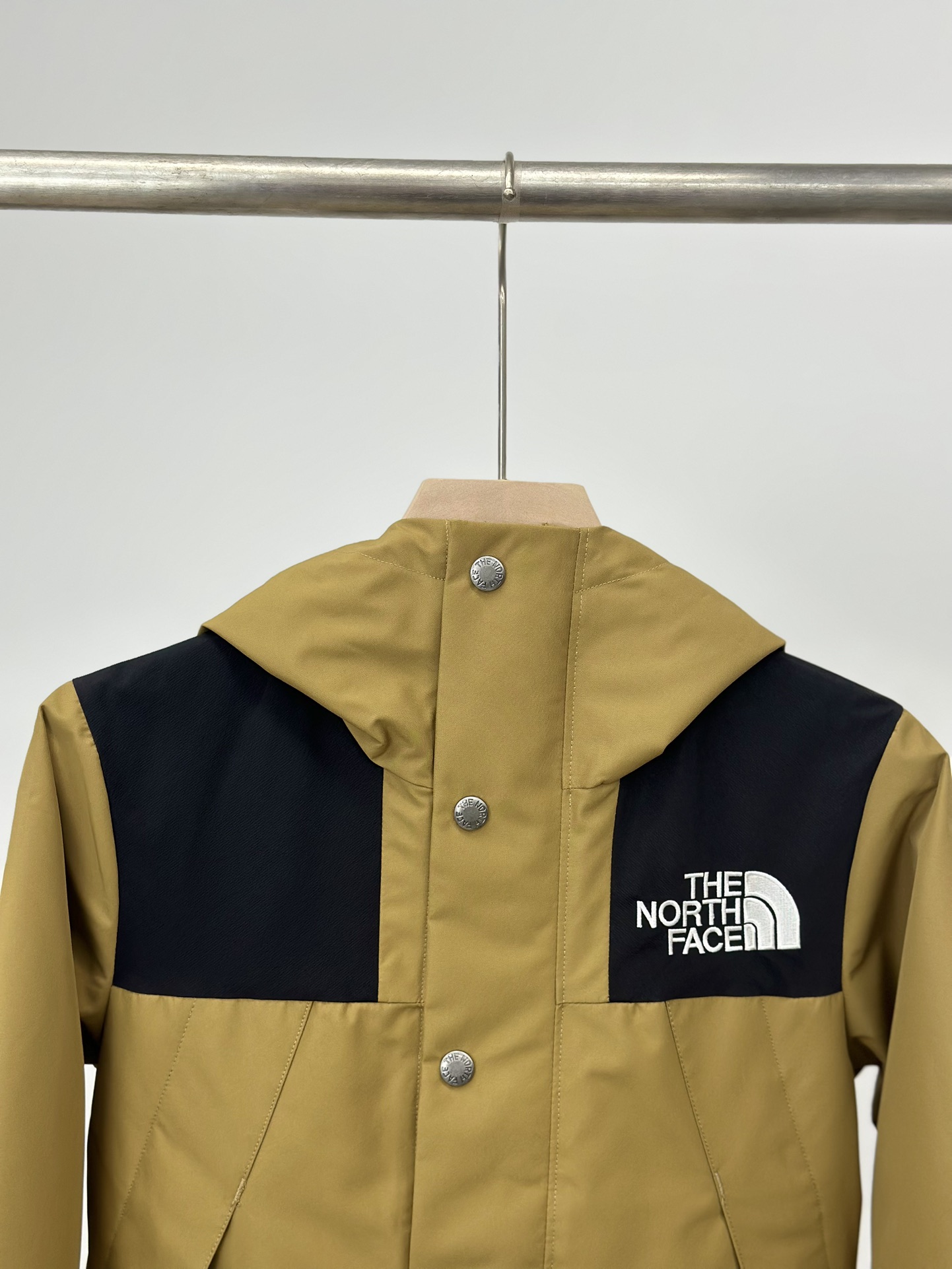 图片[4]-𝐓𝐡𝐞 𝐍𝐨𝐫𝐭𝐡 𝐅𝐚𝐜𝐞 𝟏𝟗𝟗𝟎 -北面儿童冲锋衣 土黄色-选品中心