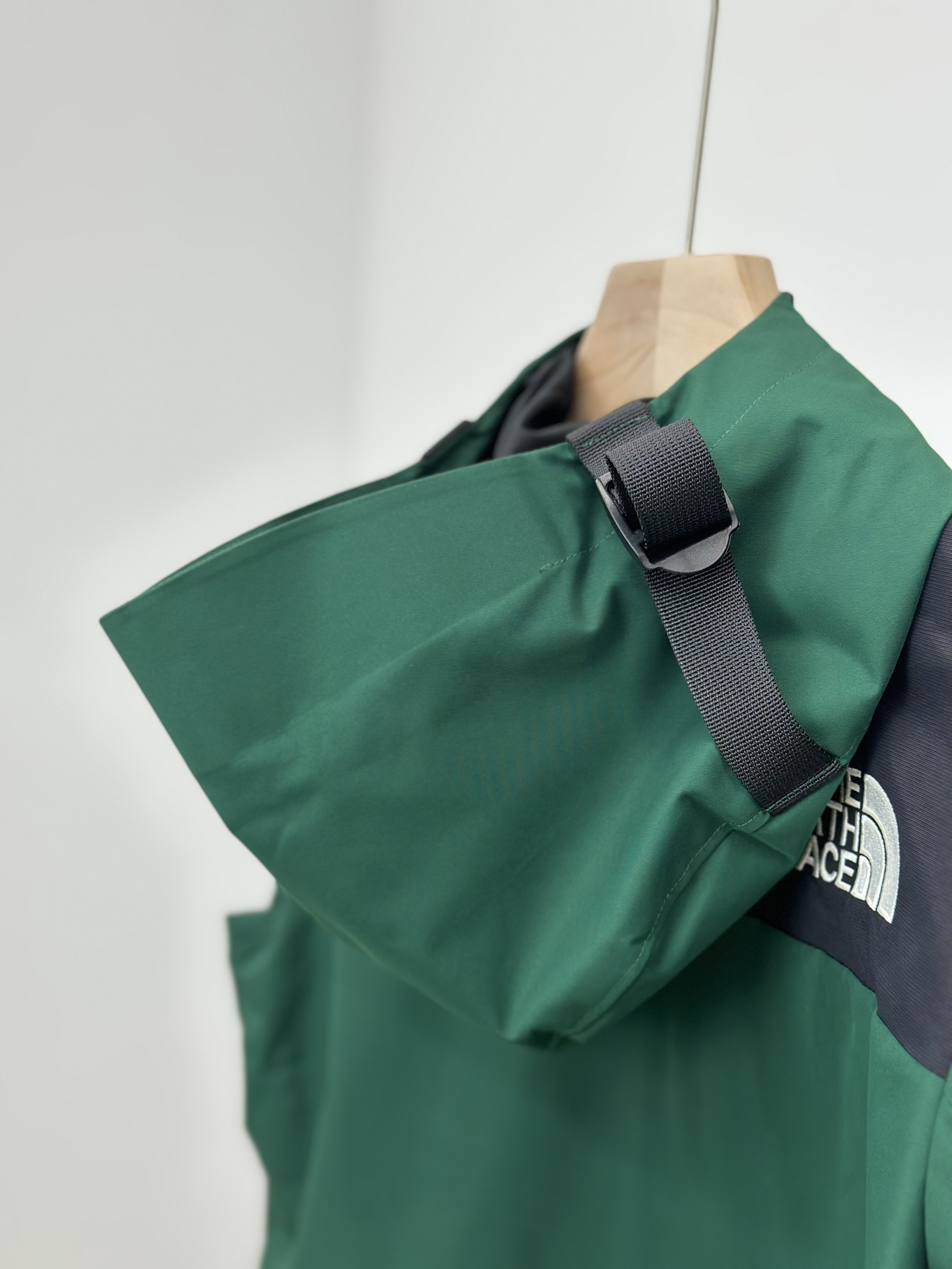 图片[9]-𝐓𝐡𝐞 𝐍𝐨𝐫𝐭𝐡 𝐅𝐚𝐜𝐞 𝟏𝟗𝟗𝟎 -北面儿童冲锋衣 翠绿色-选品中心