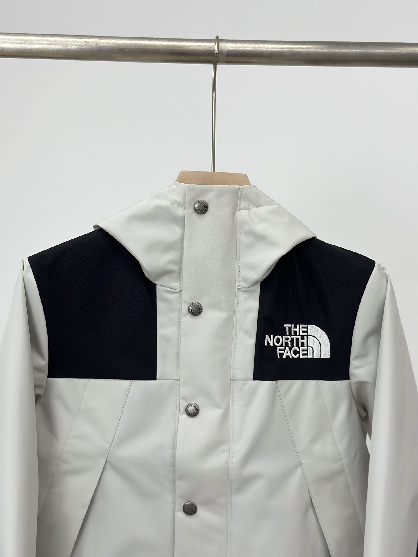 图片[4]-𝐓𝐡𝐞 𝐍𝐨𝐫𝐭𝐡 𝐅𝐚𝐜𝐞 𝟏𝟗𝟗𝟎 -北面儿童冲锋衣 锡灰白-选品中心