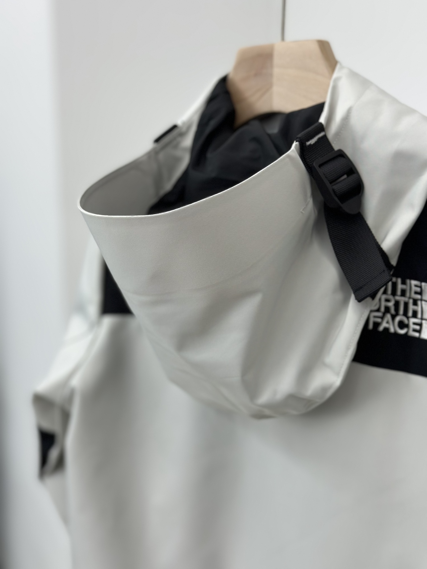 图片[9]-𝐓𝐡𝐞 𝐍𝐨𝐫𝐭𝐡 𝐅𝐚𝐜𝐞 𝟏𝟗𝟗𝟎 -北面儿童冲锋衣 锡灰白-选品中心