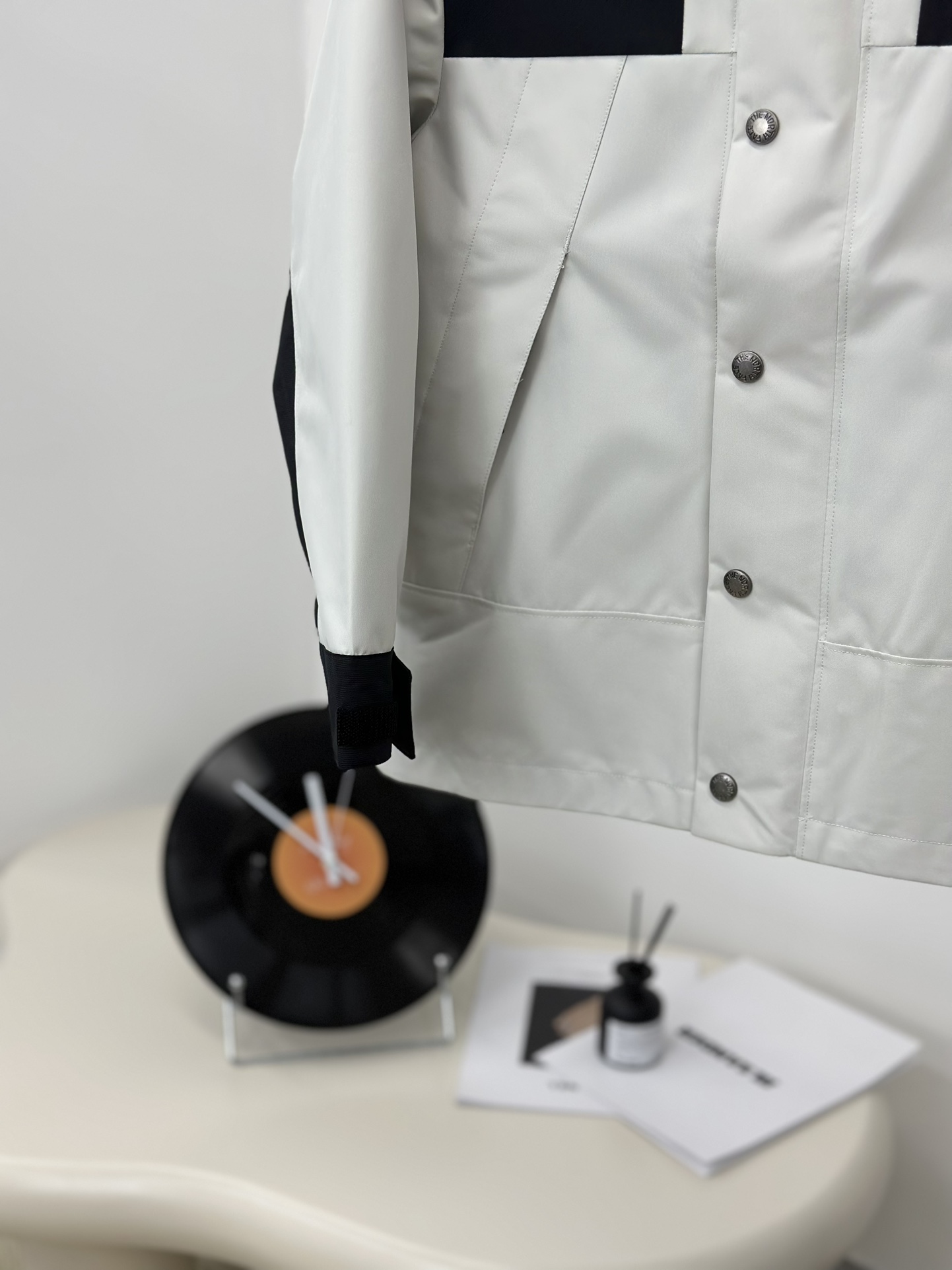 图片[6]-𝐓𝐡𝐞 𝐍𝐨𝐫𝐭𝐡 𝐅𝐚𝐜𝐞 𝟏𝟗𝟗𝟎 -北面儿童冲锋衣 锡灰白-选品中心