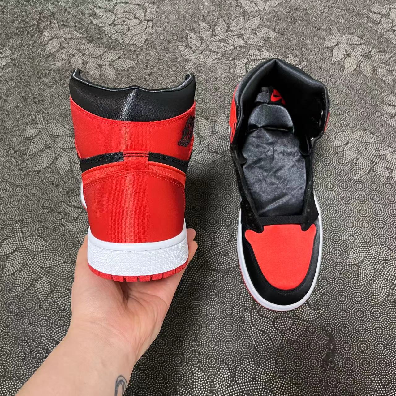 ? Air Jordan 1 High OG 