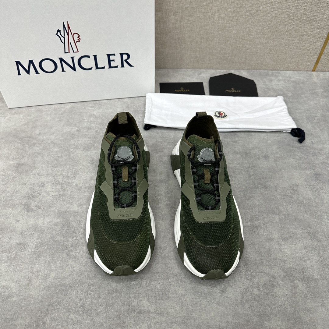 Moncle*蒙口拼接厚底运动鞋采用