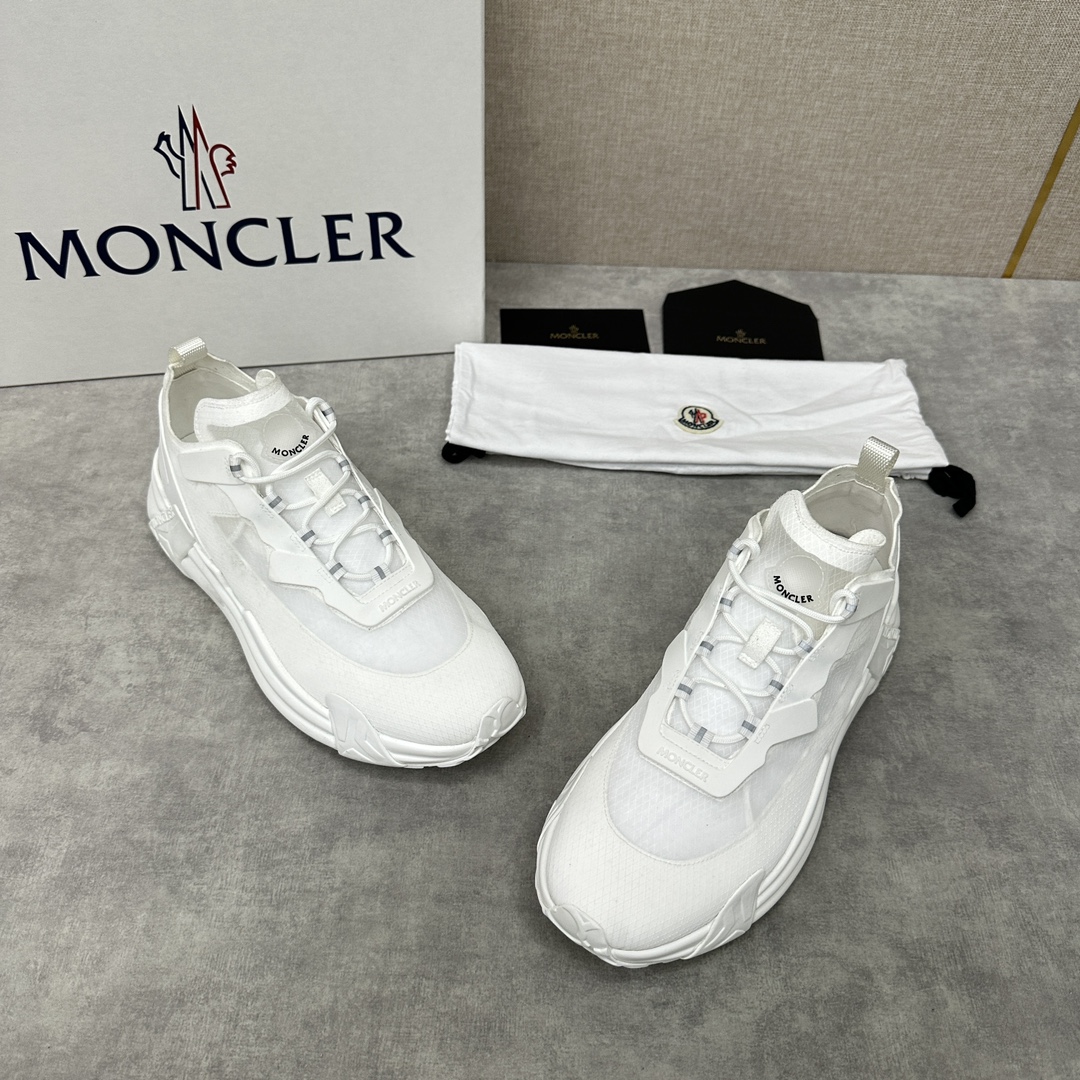 Moncle*蒙口拼接厚底运动鞋采用