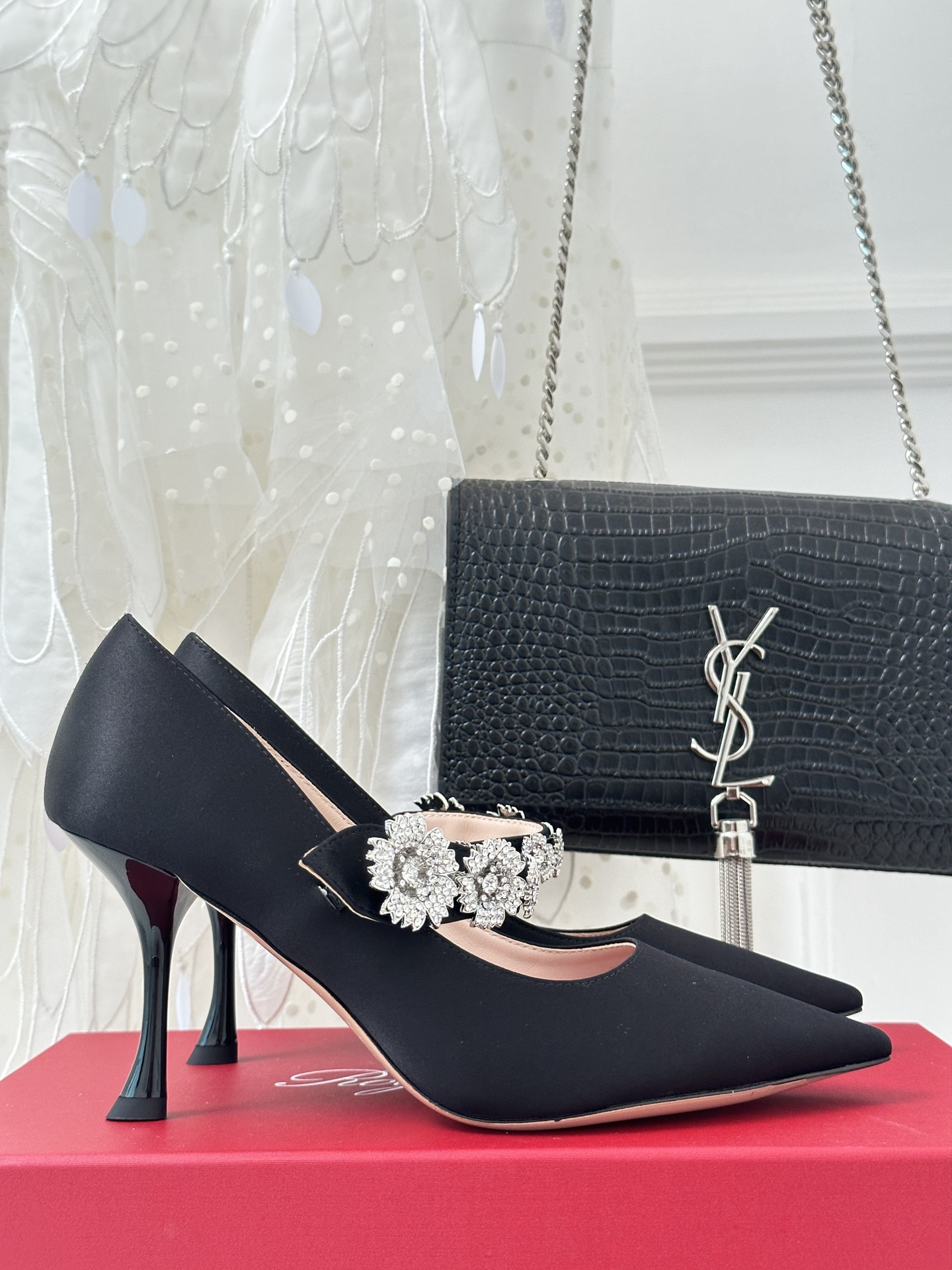 Roger Vivier Chaussures Escarpins À Talons Hauts Cuir de vache Peau mouton Soie