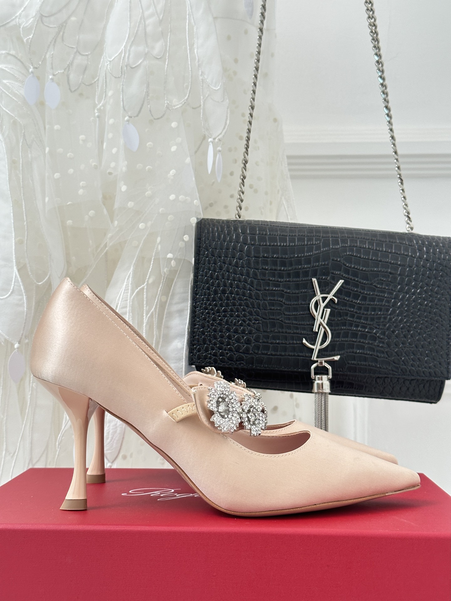 Roger Vivier Chaussures Escarpins À Talons Hauts En ligne de Chine Cuir vache Peau mouton Soie