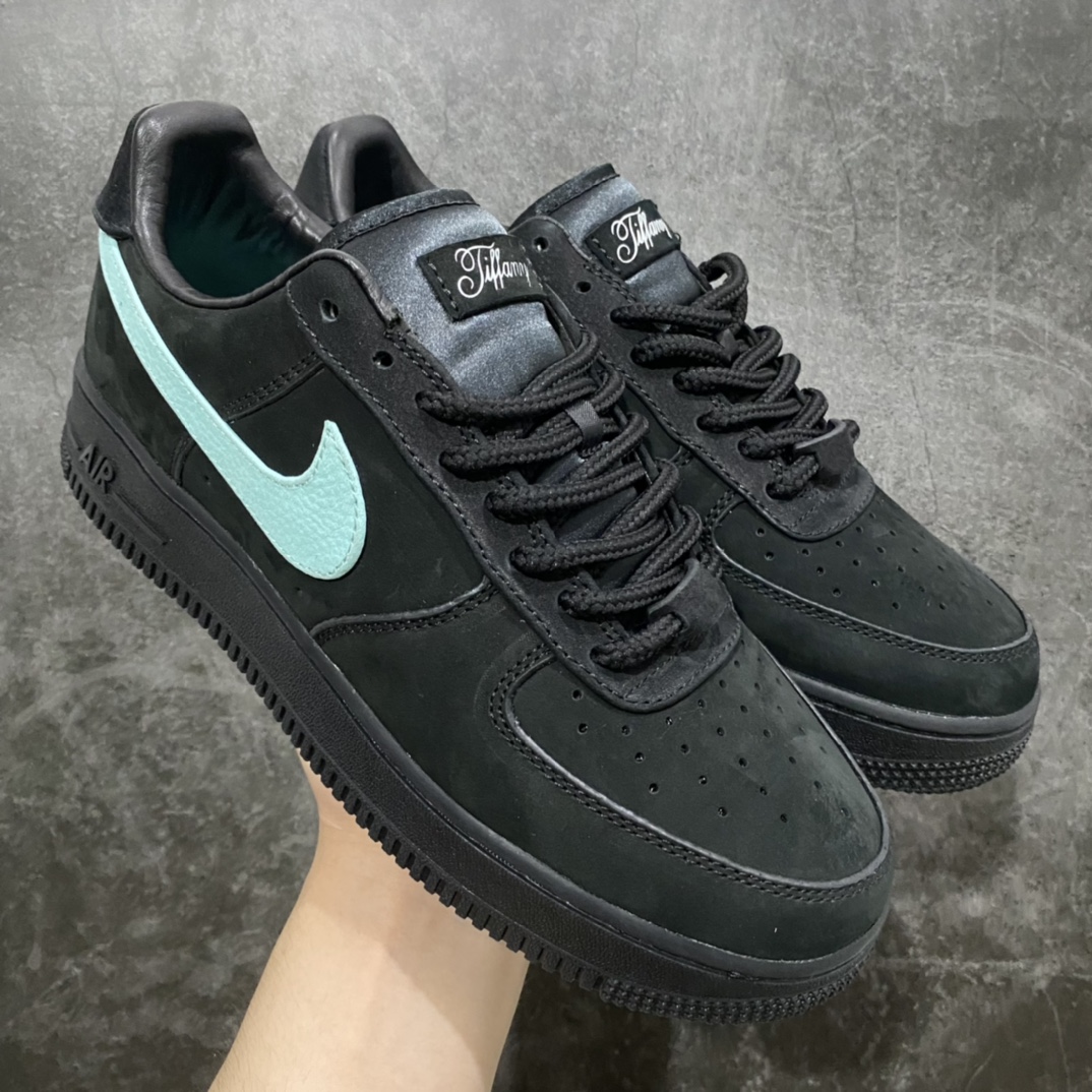 【外贸版】 Tiffany & CO x Nk Air Force 1 Low \”1837\” 蒂芙尼联名 空军一号低帮板鞋 DZ1382-001n后跟925真银💯n给你感受真真的原鞋即视感nSZ原纸板 原数据打造完美鞋型n原厂皮料 同步zp 注意裁边处有油边封边 区别市场nzp一致勾子细节 完美还原所有细节 欢迎对比 尺码：36-47.5-莆田鞋批发中心