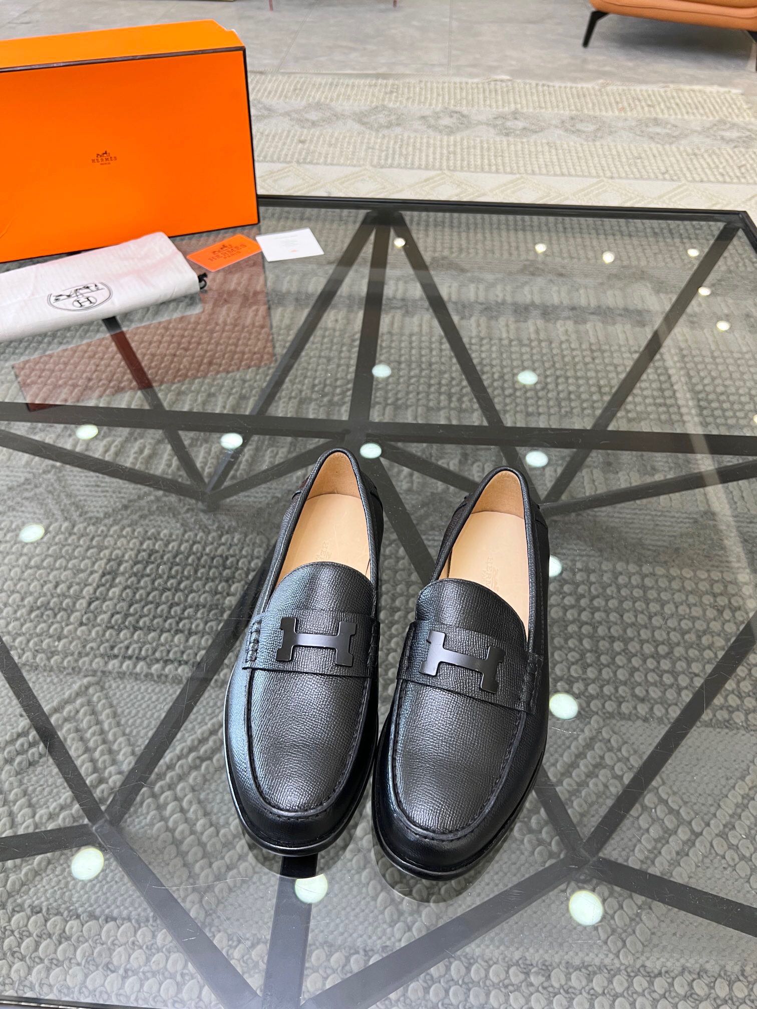 NO:216369,Brand HERMES Color Original Color Number 39-44 Customized 38.45.46 Price Material Hermes New Leather Shoes Super High Quality Luxury Material Selection Uppers are made of imported original cowhide   cowhide inner pure handmade for comfortable wearing experience. Original (real leather sole), Hermes Leather Shoes, hermes, hermes, cowhide, Leather Soles19860909品牌HERMES 颜色原版配色 码数39-44定做38.45.46 价格 材质爱马仕新款 皮鞋超高品质奢华选材鞋面采用进口原版牛皮 牛皮内里纯手工打造只为舒适的穿着体验原版（真皮大底）,爱马仕 皮鞋,hermes,hermes,cowhide,Leather soles,Men's shoes