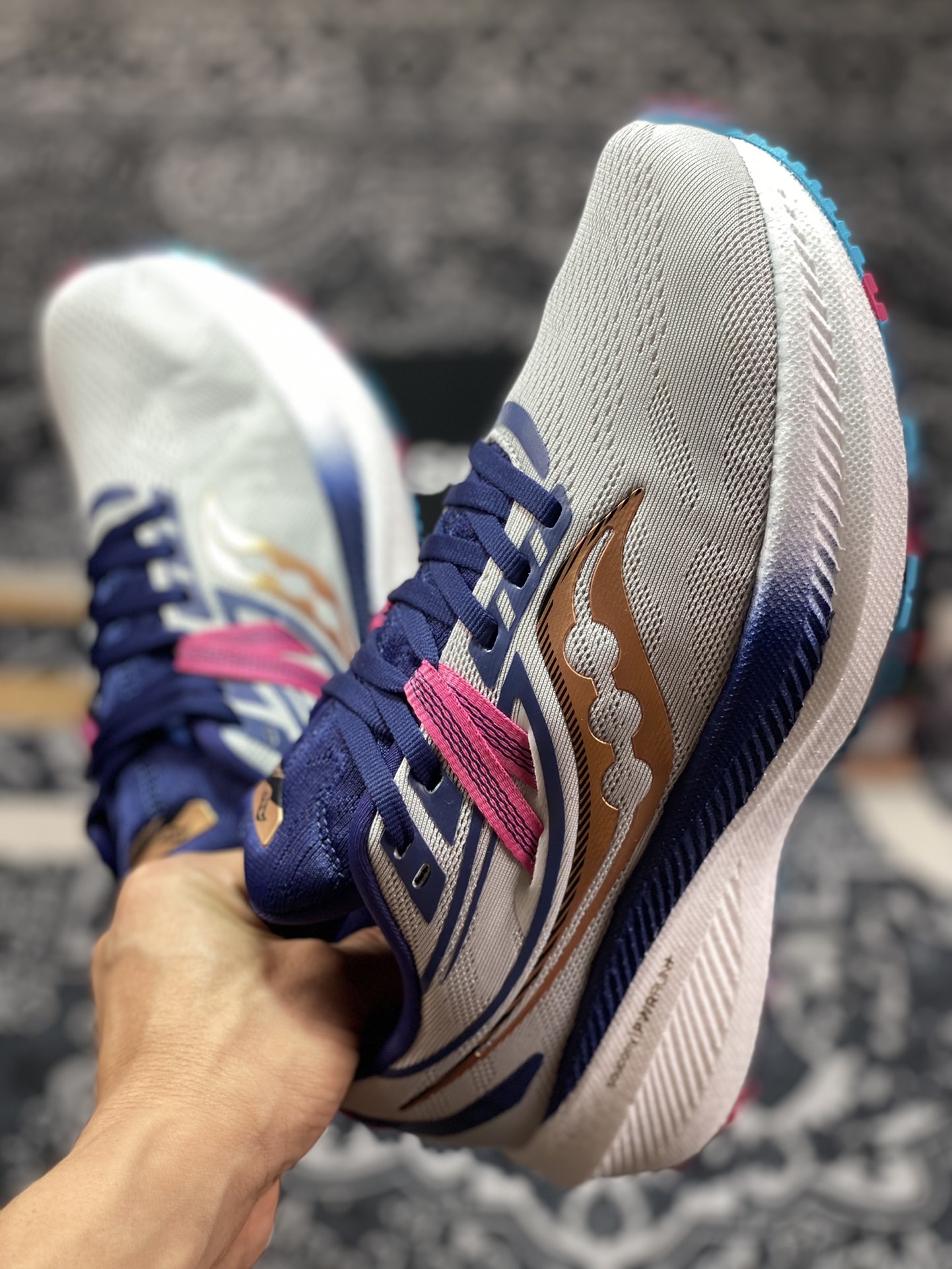 240 Saucony Triumph 20 索康尼胜利 S20759-40