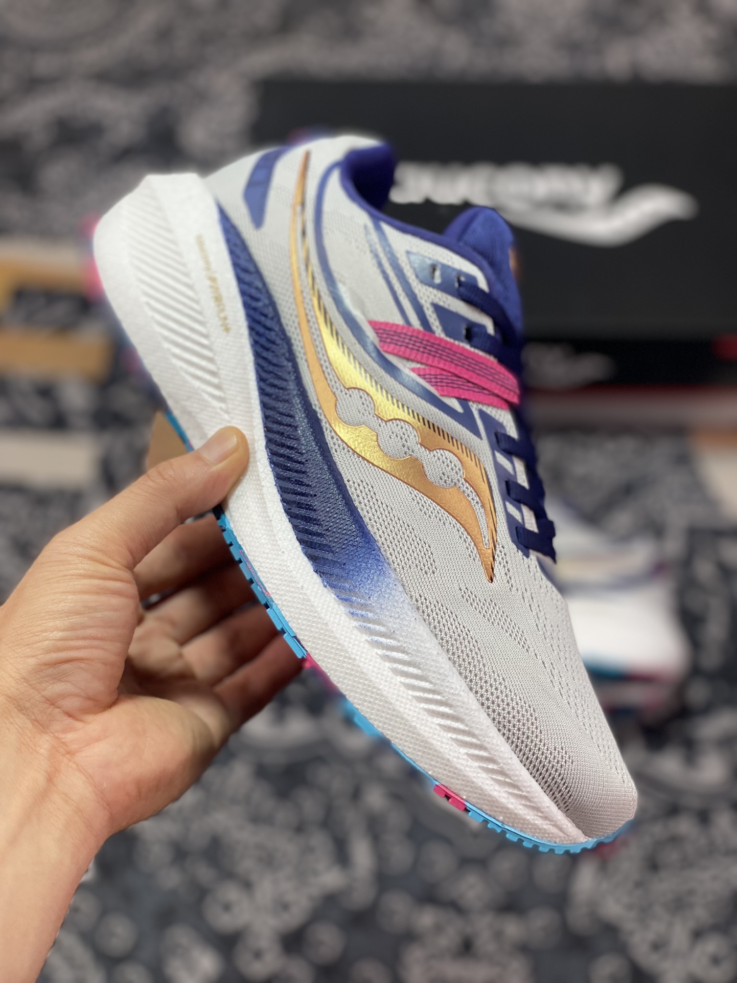 240 Saucony Triumph 20 索康尼胜利 S20759-40