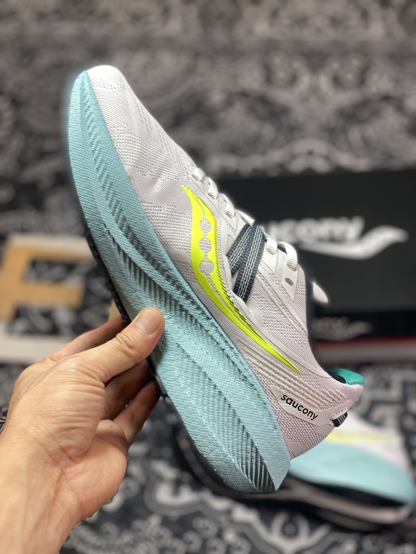 240 Saucony Triumph 20 索康尼胜利 S20759-15