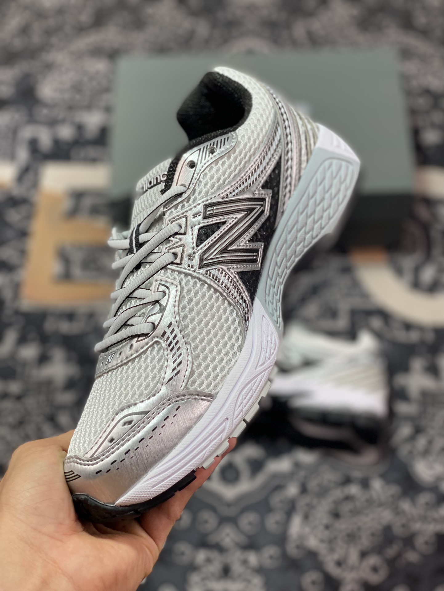 220 新百伦New Balance ML860V2系列低帮经典慢跑鞋“白银黑”ML860XD