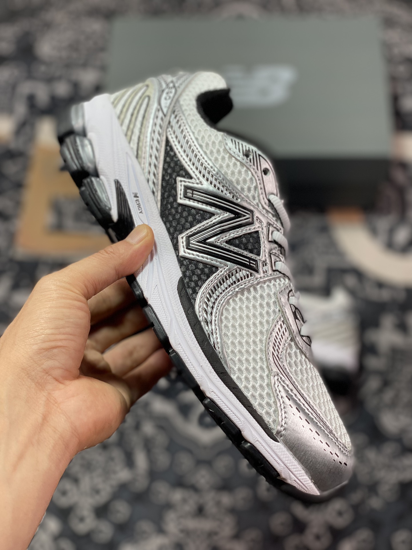 220 新百伦New Balance ML860V2系列低帮经典慢跑鞋“白银黑”ML860XD