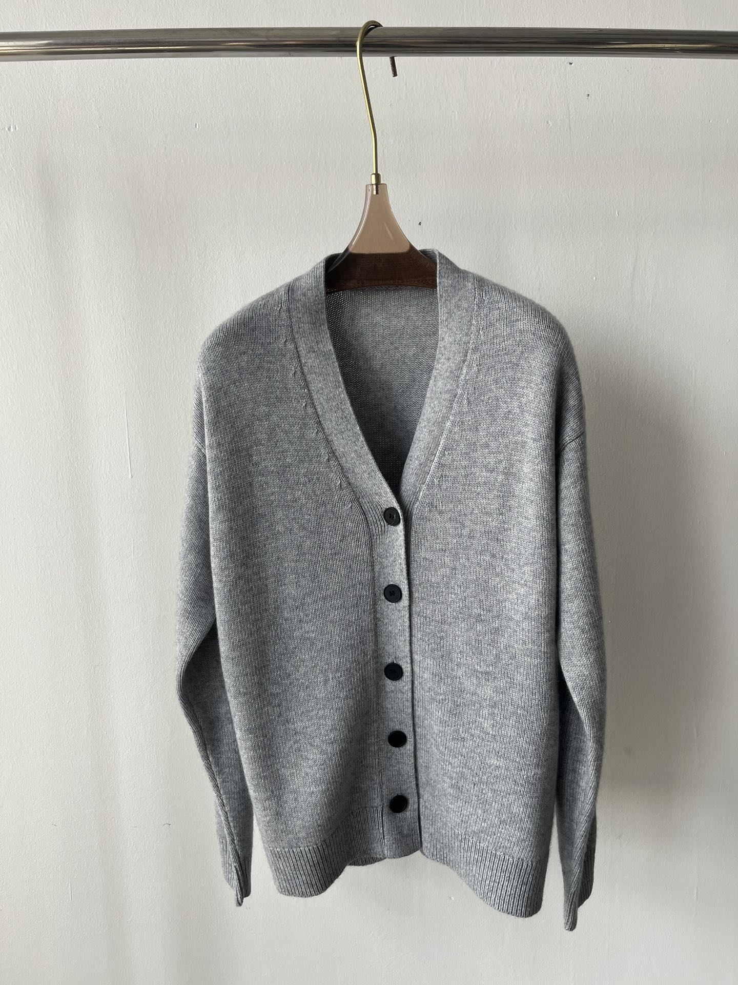 Acquista la prima replica di copia
 Vendita
 Abbigliamento Cardigan Felpe Cashmere Lana Collezione Autunno/Inverno