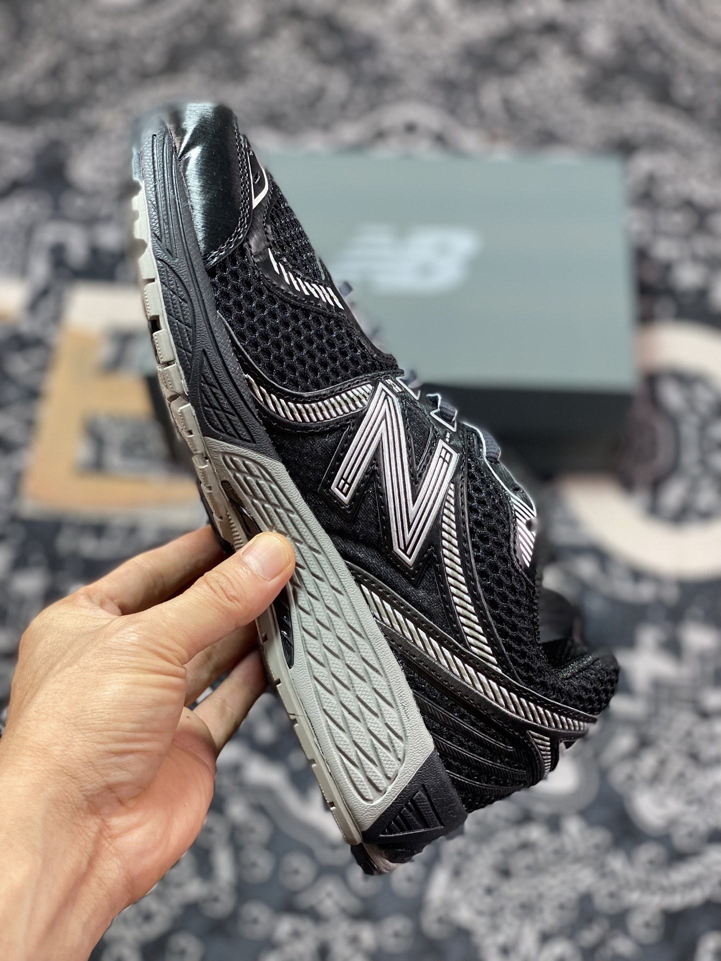 220 NB新百伦New Balance ML860V2系列低帮经典慢跑鞋“黑银灰”ML860XC