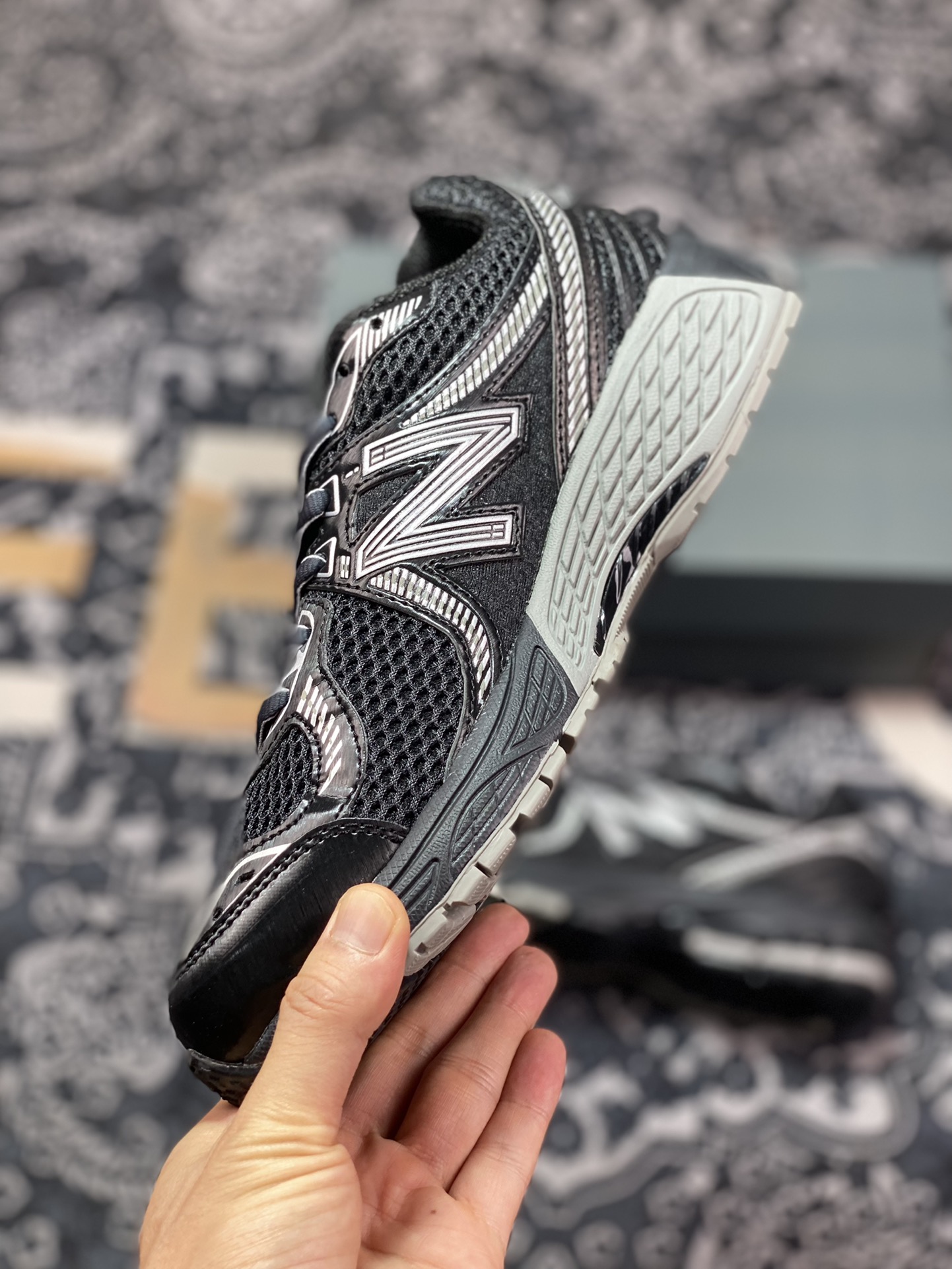 220 NB新百伦New Balance ML860V2系列低帮经典慢跑鞋“黑银灰”ML860XC