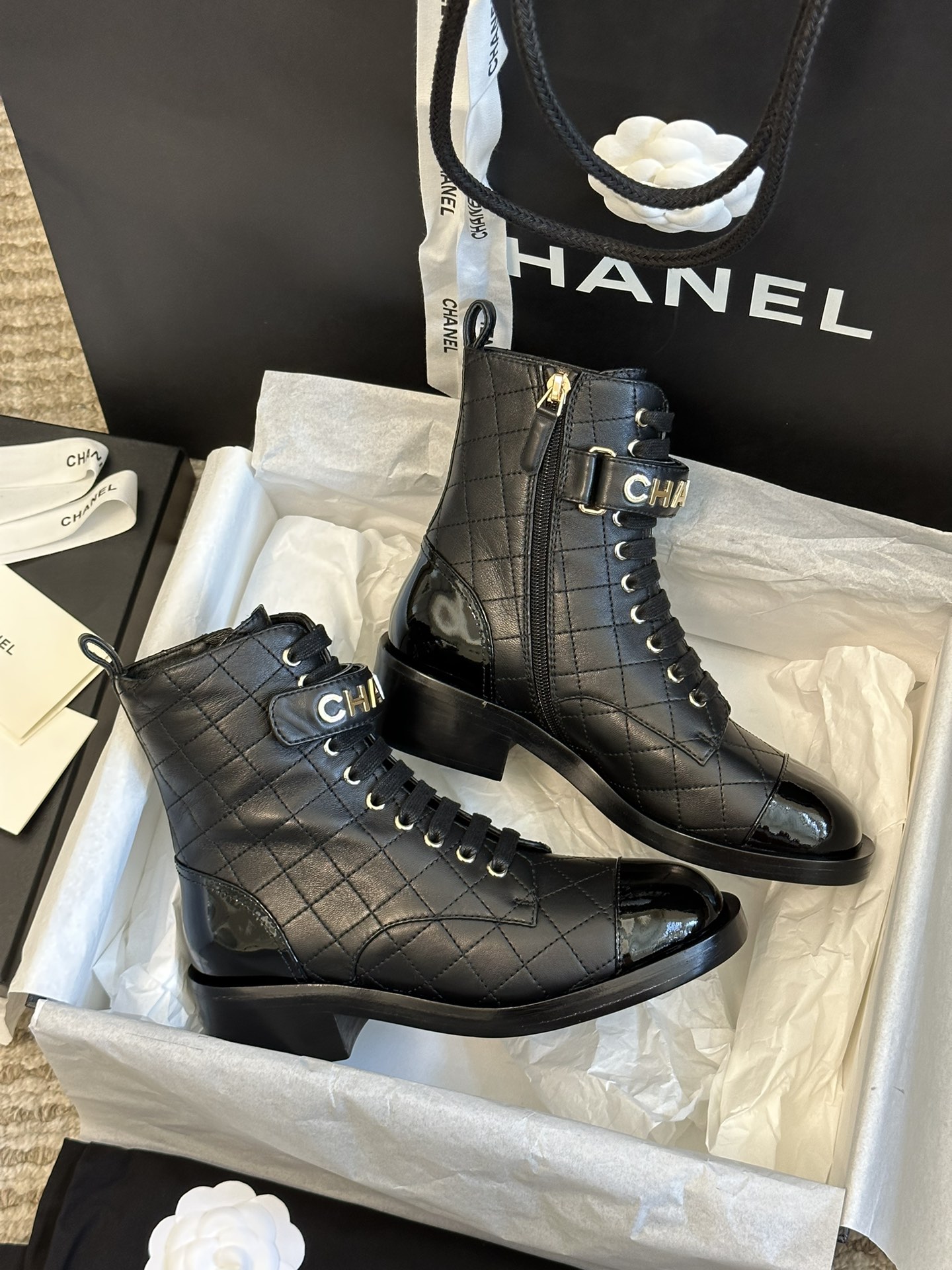 chanelfw23newarrival小香2023秋冬羊皮短靴新品原版17600购入拆卸copy附正品