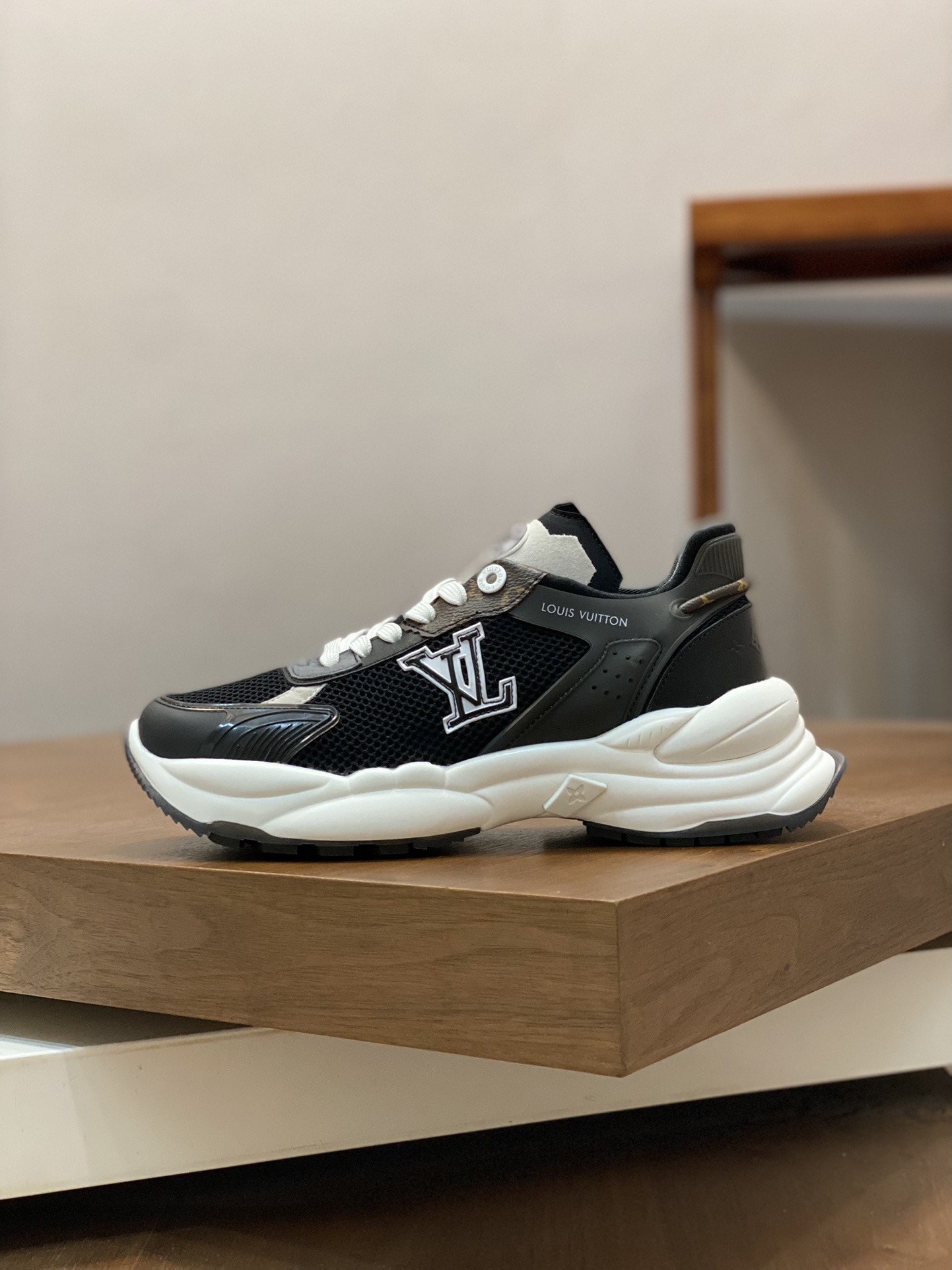 Louis Vuitton High-End Quality Black Leather and Canvas Men's Sneakers 3 i1689826026 1938 1