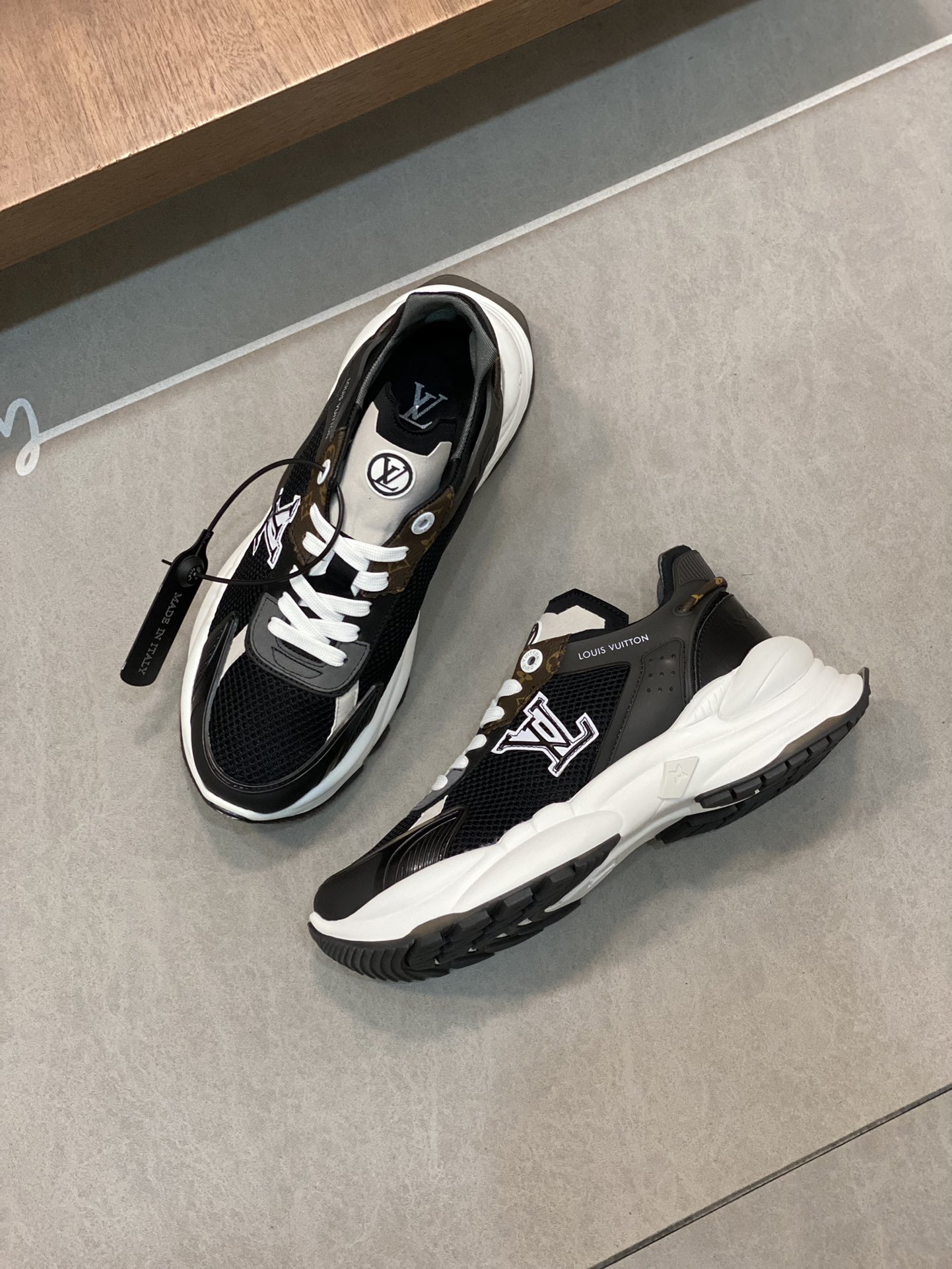 Louis Vuitton High-End Quality Black Leather and Canvas Men's Sneakers 6 i1689826026 802 4
