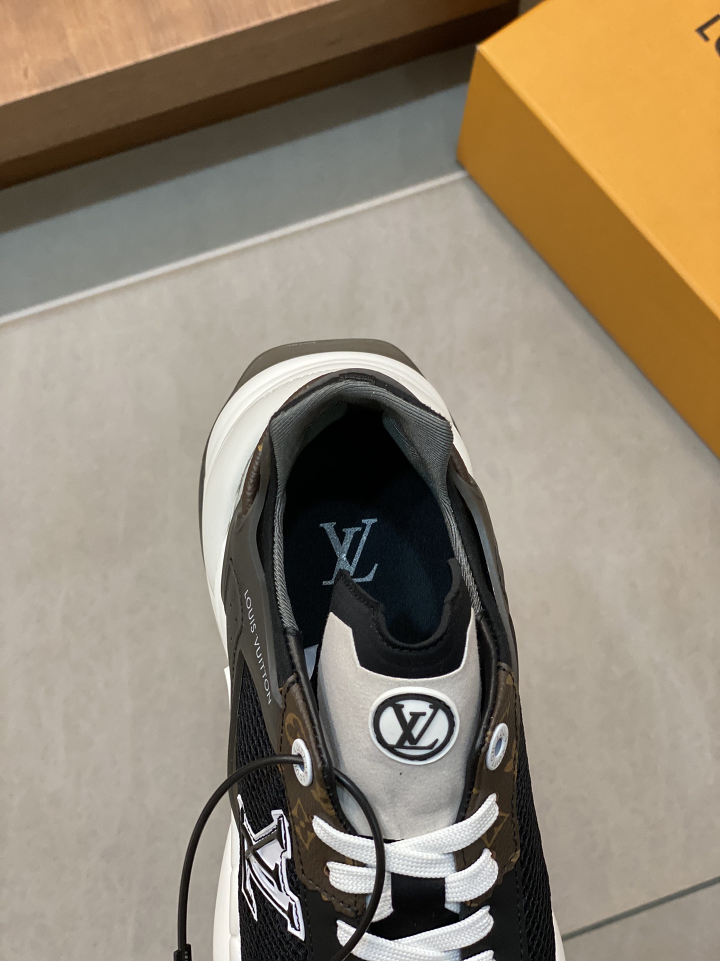 Louis Vuitton High-End Quality Black Leather and Canvas Men's Sneakers 8 i1689826026 9547 6