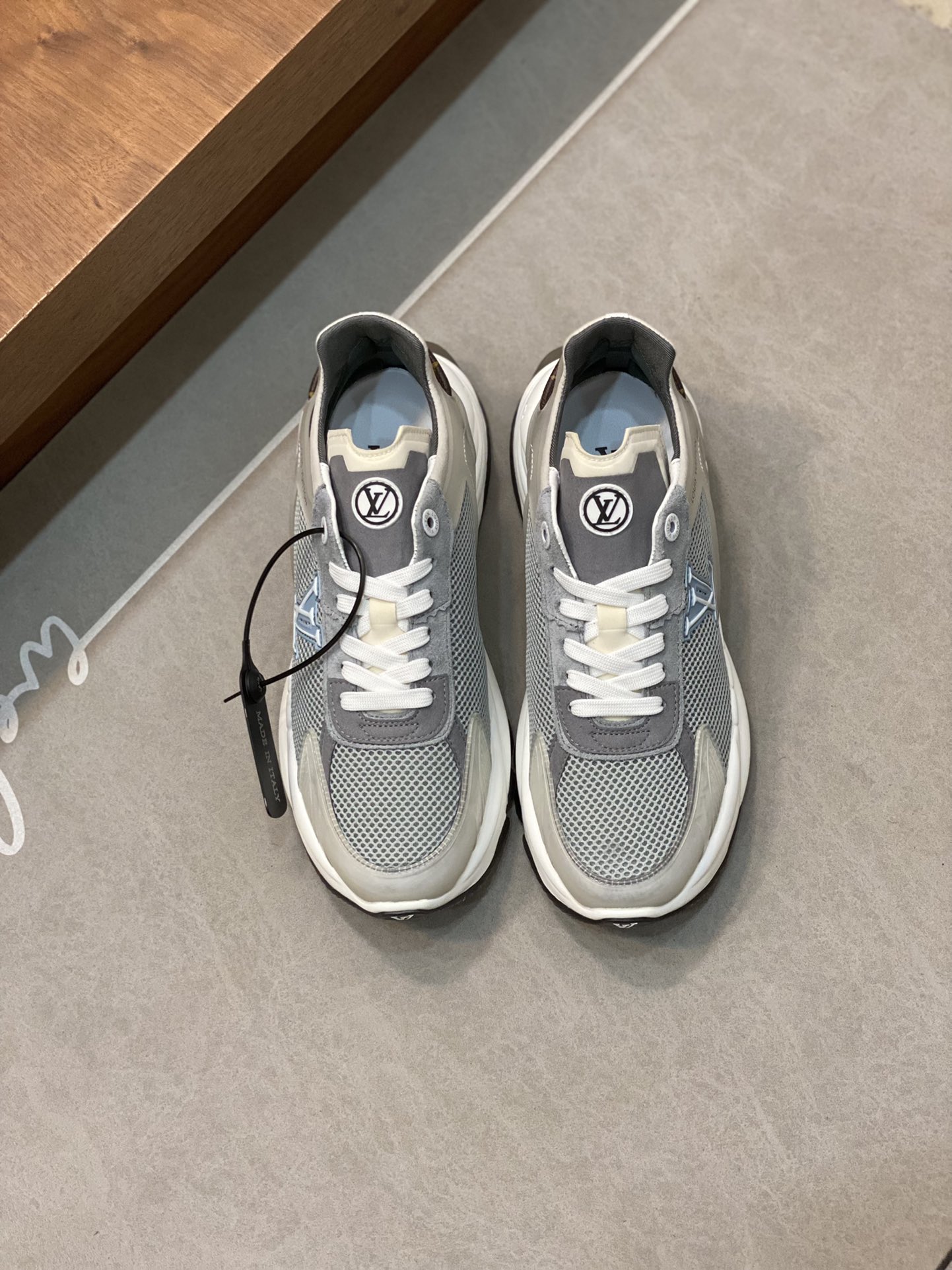 NO:283916,【Louis Vuitton】Louis Vuitton - High-end quality Original single upgraded version - Original reverse velvet calfskin·brand plastic module·brand canvas cloth - Inner·footpad brand canvas - Large sole·ultra-light TPU·rubber·combination molding large sole - Ultra-high quality control·fine workmanship highlighting (high-end·noble·grade) -Size39-44 (38,45 can be customized),,louis vuitton,louis vuitton,cowhide19860909【Louis Vuitton】路易威登 -高端品质 原单升级版 -原版反绒小牛皮·品牌塑胶模块·品牌帆布布匹 -内里·垫脚品牌帆布 -大底·超轻TPU·橡胶·组合成型大底 -超高品控·做工精细凸显(高端·贵气·档次) -Size39-44（38,45可订做)·,,louis vuitton,louis vuitton,cowhide,Men's shoes