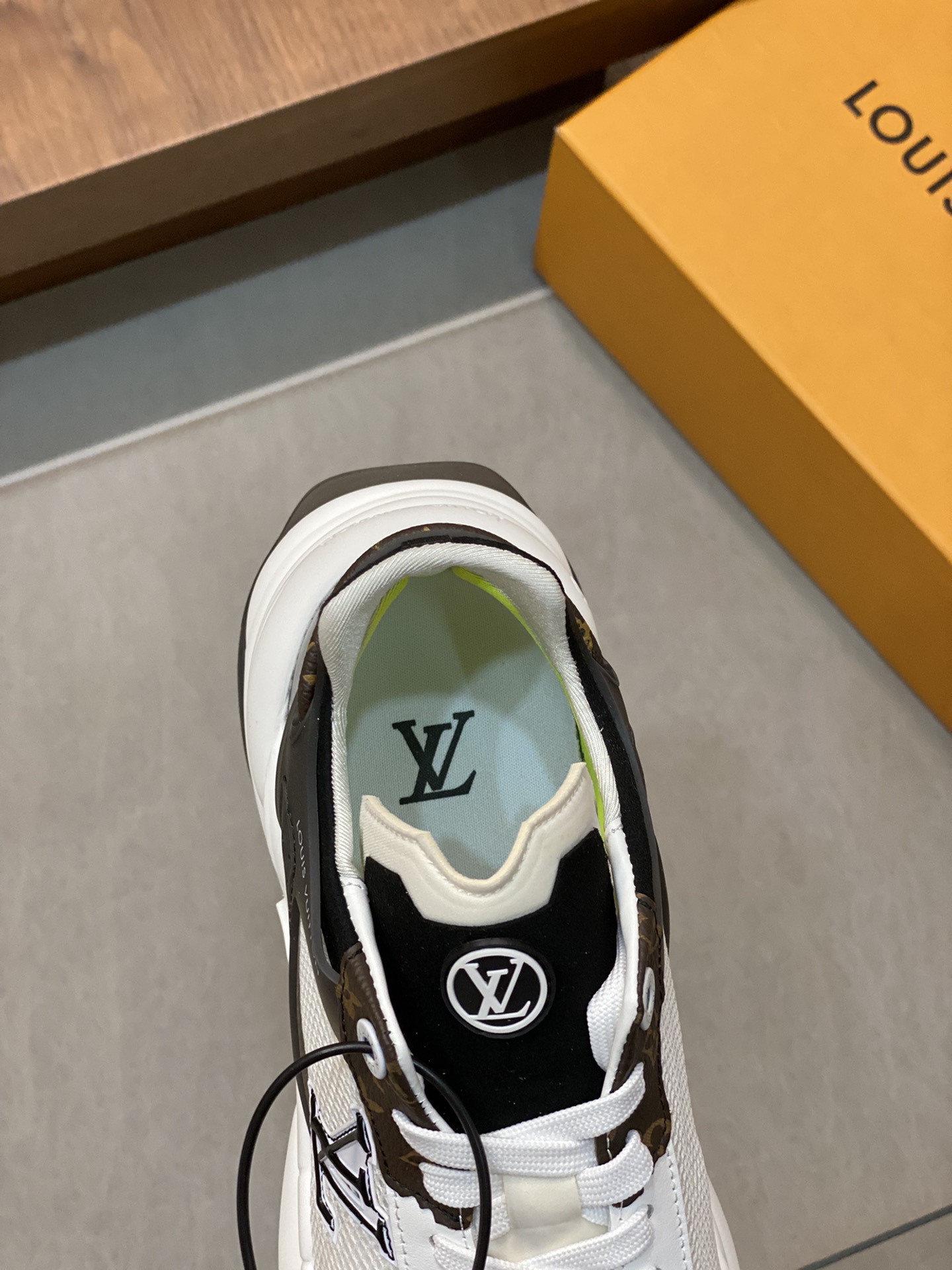 Louis Vuitton Men's White Leather and Canvas Runner Sneakers Size 39-44 8 i1689826068 4555 6
