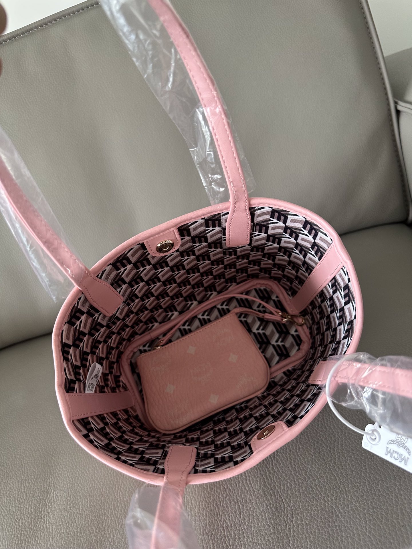 MCM 新品独家上新 本年度最墙裂推荐～MCM新款迷你子母包