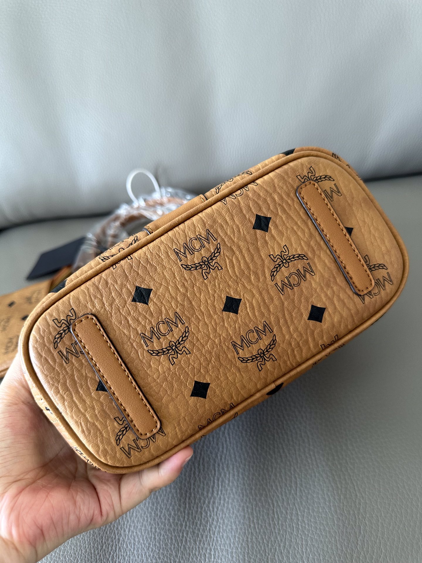 MCM 新品独家上新 本年度最墙裂推荐～MCM新款迷你子母包