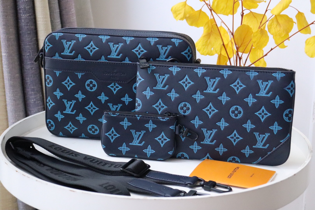Louis Vuitton Messenger Bags Blue Cowhide Fabric m46604