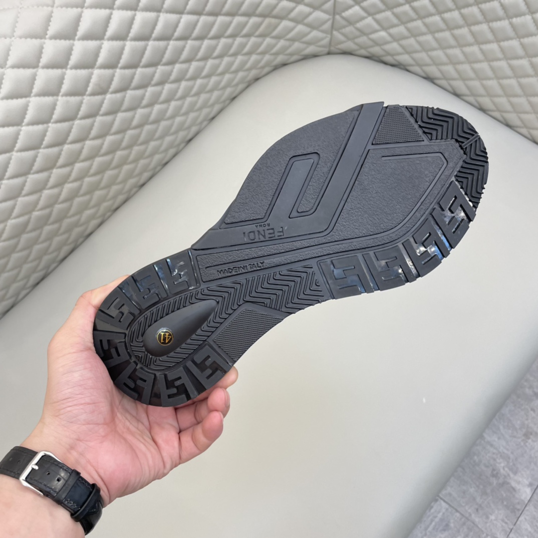 Precio de venta: P230 Marca: Feid* "Fendi*" Low Top SneakersMarca: 38-44(se puede personalizar hasta