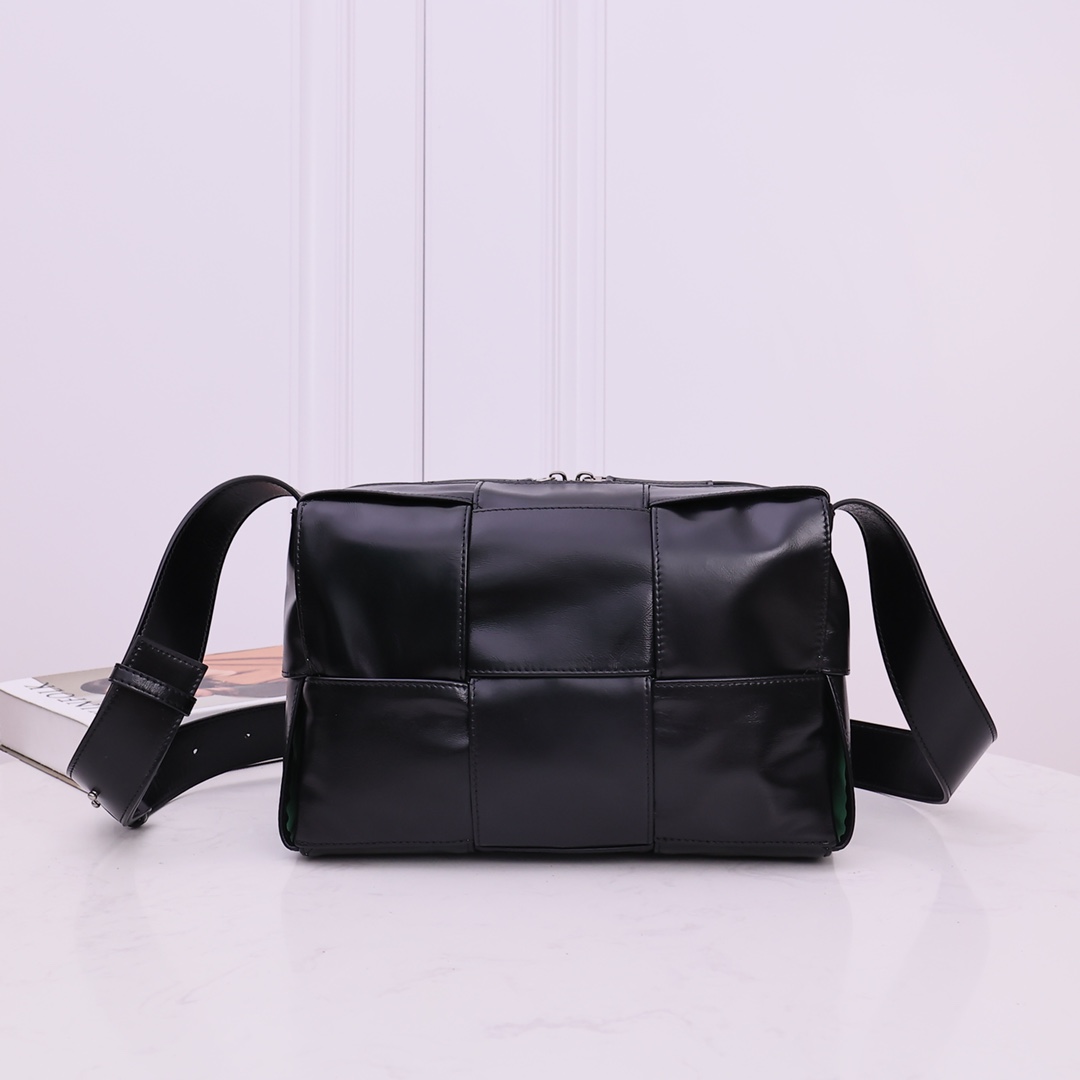 Bottega Veneta Arco 相机包 油蜡皮 编织