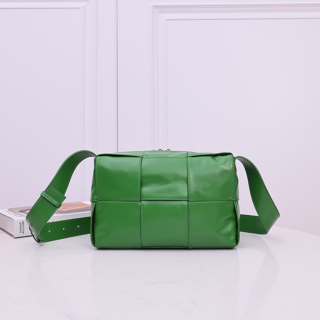 Bottega Veneta Arco 相机包 编织 油蜡皮 田园绿