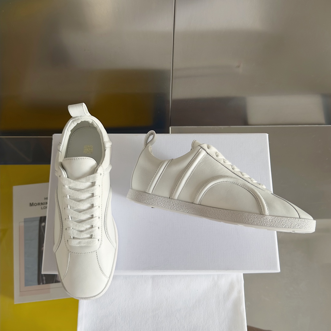 Top: Retro German Sneakers with Zirconium Detail, Cozy Nordic Design, and Sheepskin Lining - 图片 3