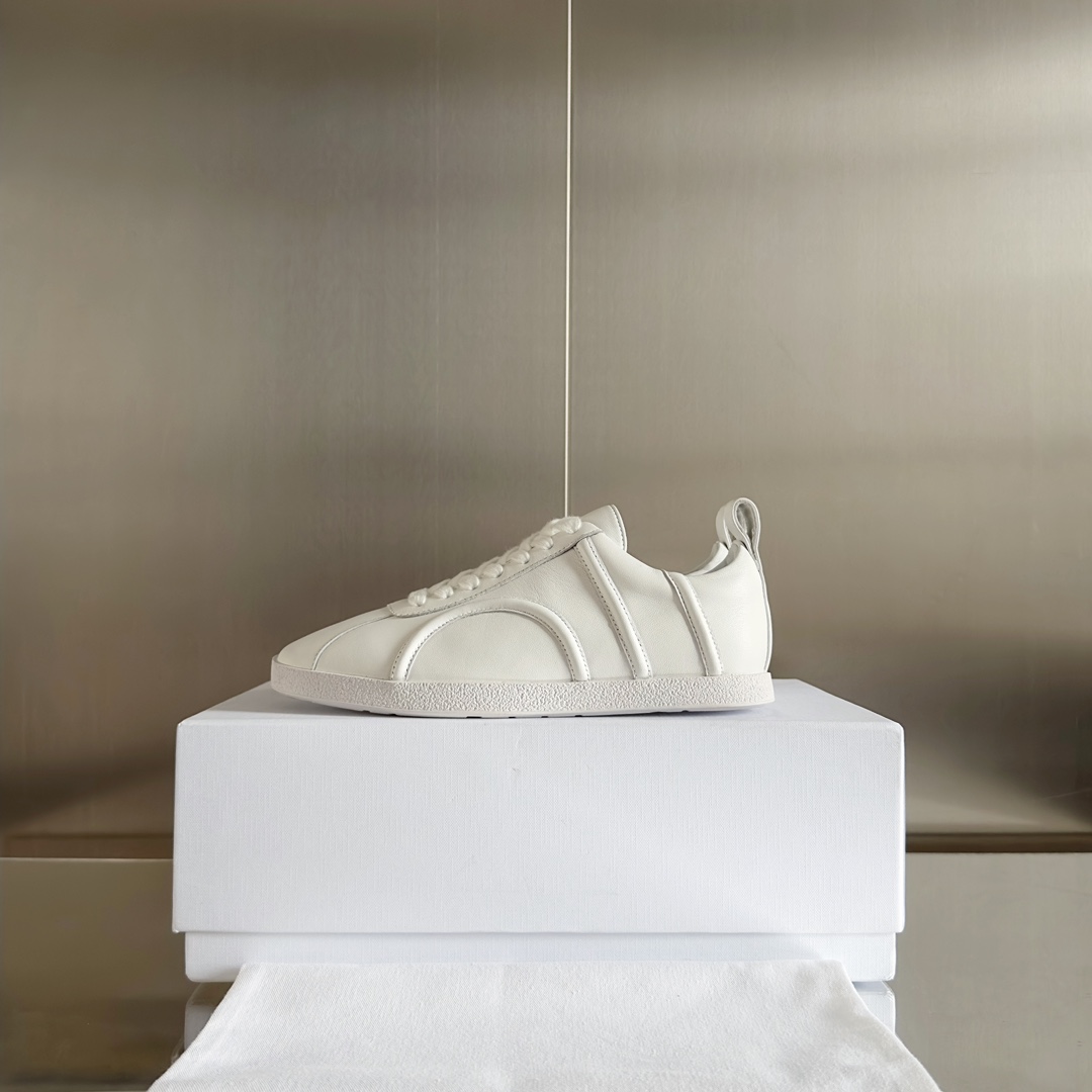 Top: Retro German Sneakers with Zirconium Detail, Cozy Nordic Design, and Sheepskin Lining - 图片 5