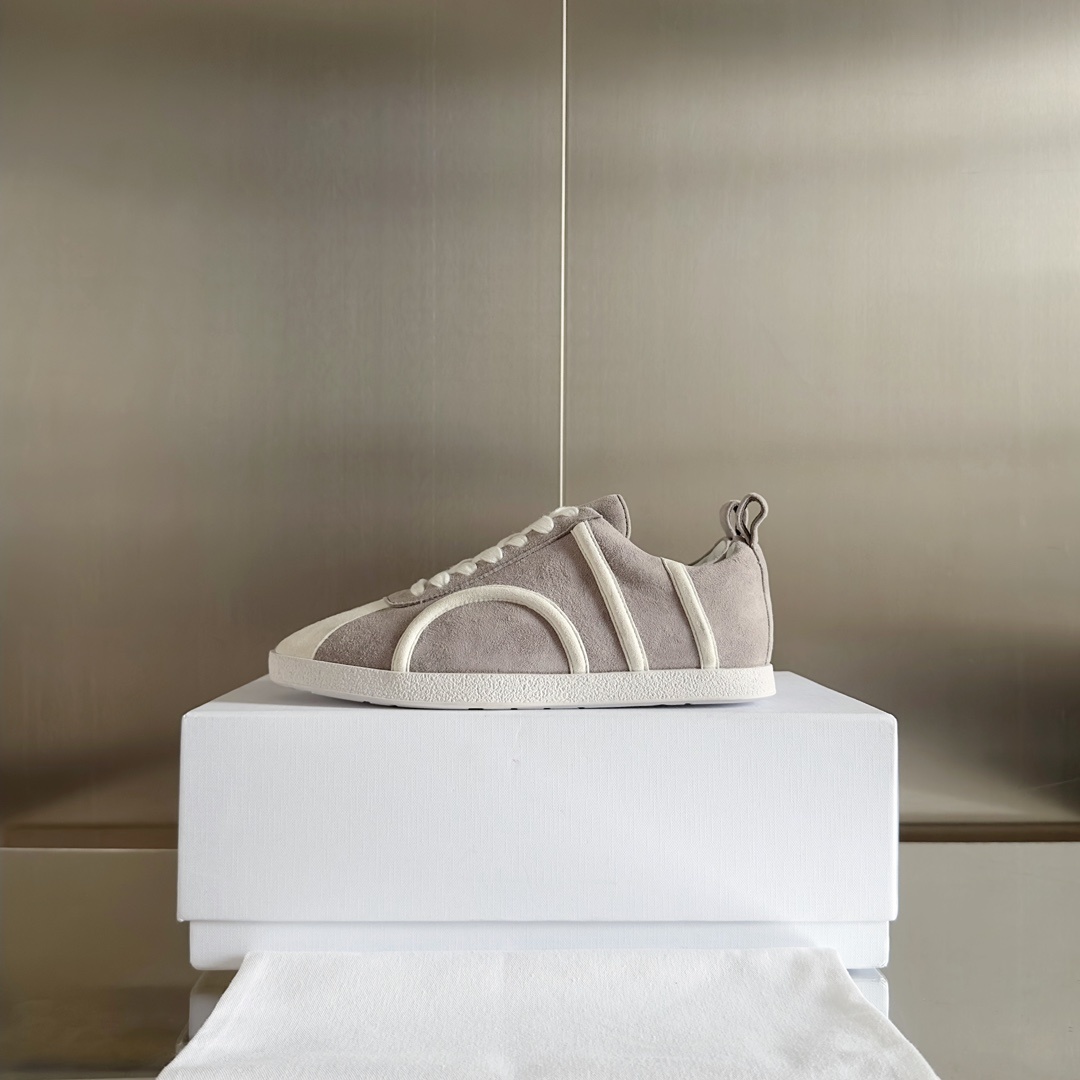 Top: Retro German Sneakers with Zirconium Detail & Cozy Sheepskin Lining - 图片 5