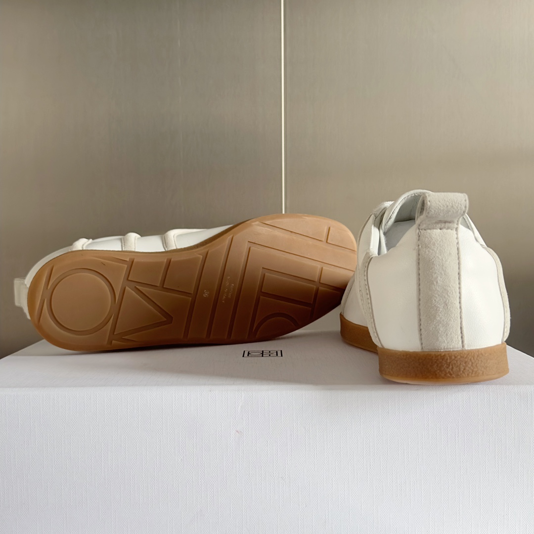 “Top: Retro Zirconium Sneakers with Nordic Design and Soft Sheepskin Lining” - 图片 9