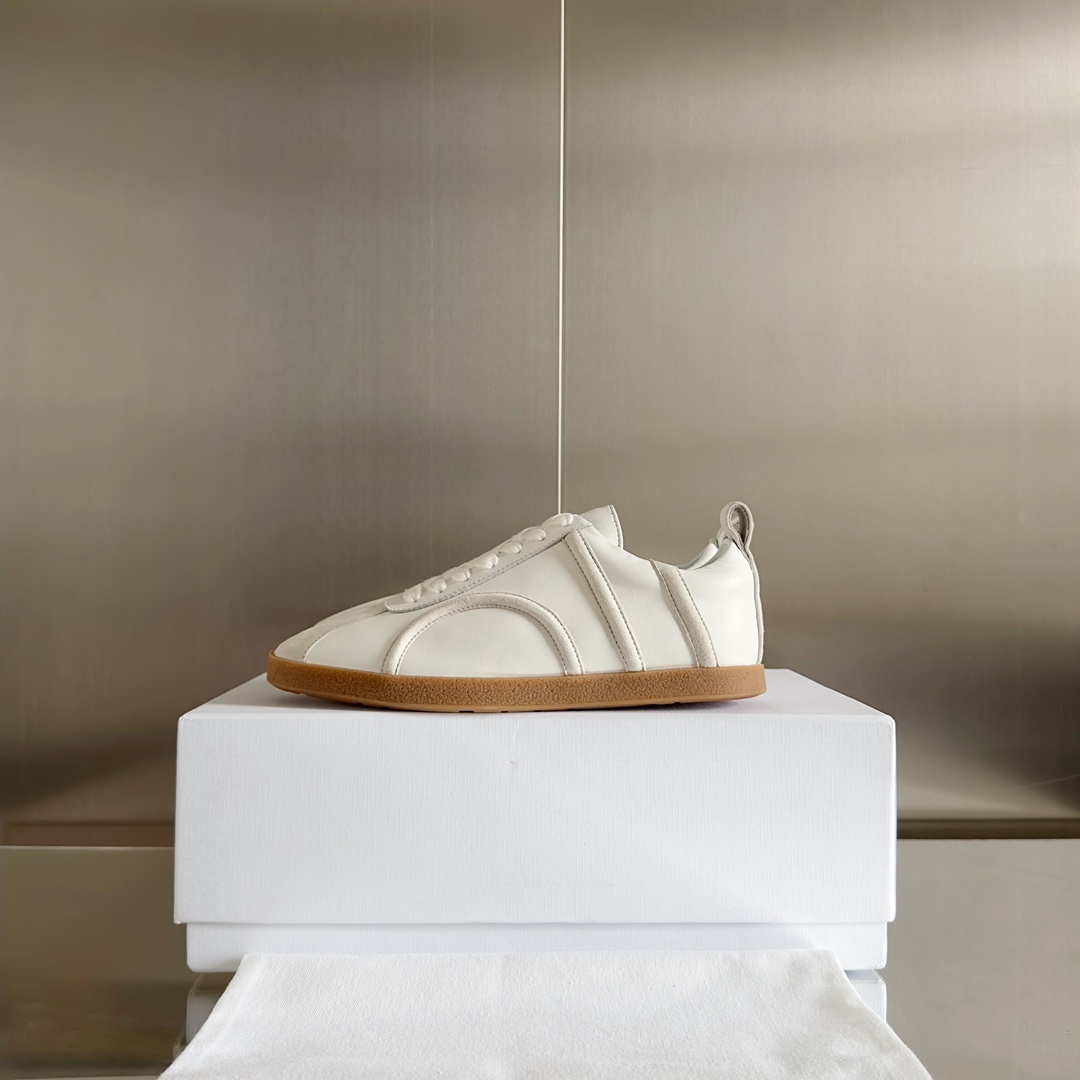 “Top: Retro Zirconium Sneakers with Nordic Design and Soft Sheepskin Lining” - 图片 5