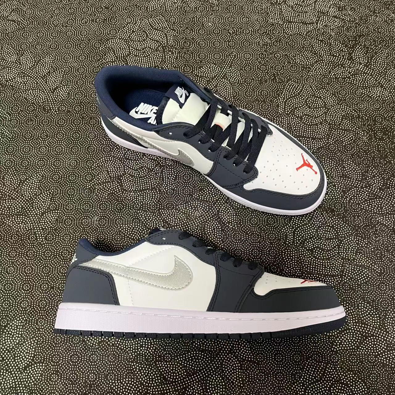 ? Air Jordan 1 SB Low Midnight Navy 复古篮球鞋 男款 海军蓝配色