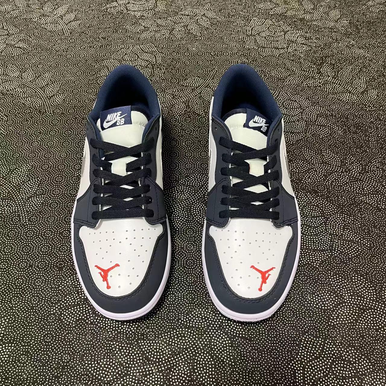 ? Air Jordan 1 SB Low Midnight Navy 复古篮球鞋 男款 海军蓝配色