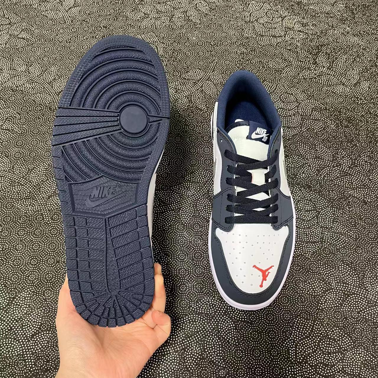 ? Air Jordan 1 SB Low Midnight Navy 复古篮球鞋 男款 海军蓝配色