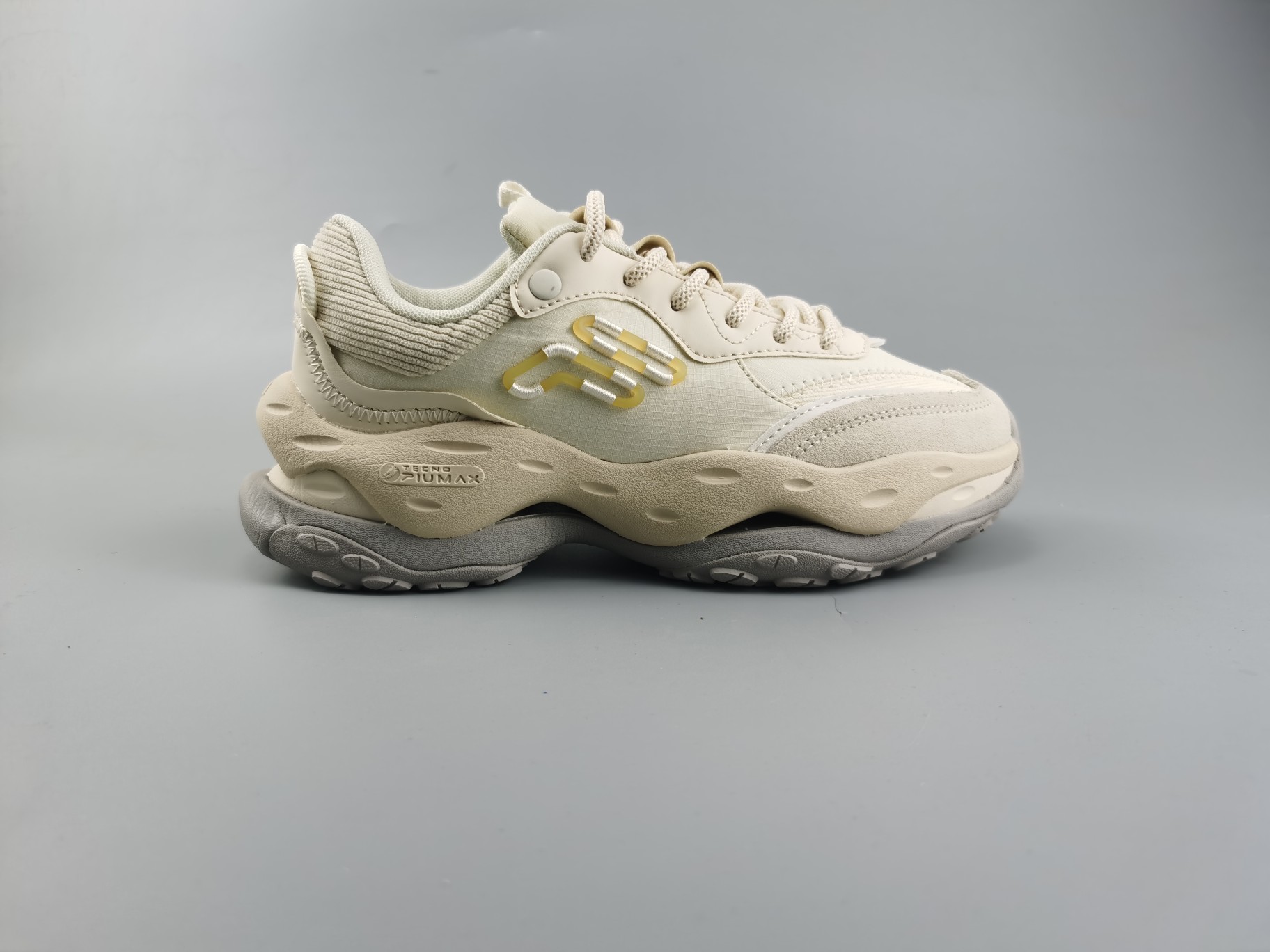 Fila Fusion  斐乐潮牌 Cheese时尚潮流 减震防滑耐磨休闲厚底老爹鞋35.5-40
货号：T12W241103