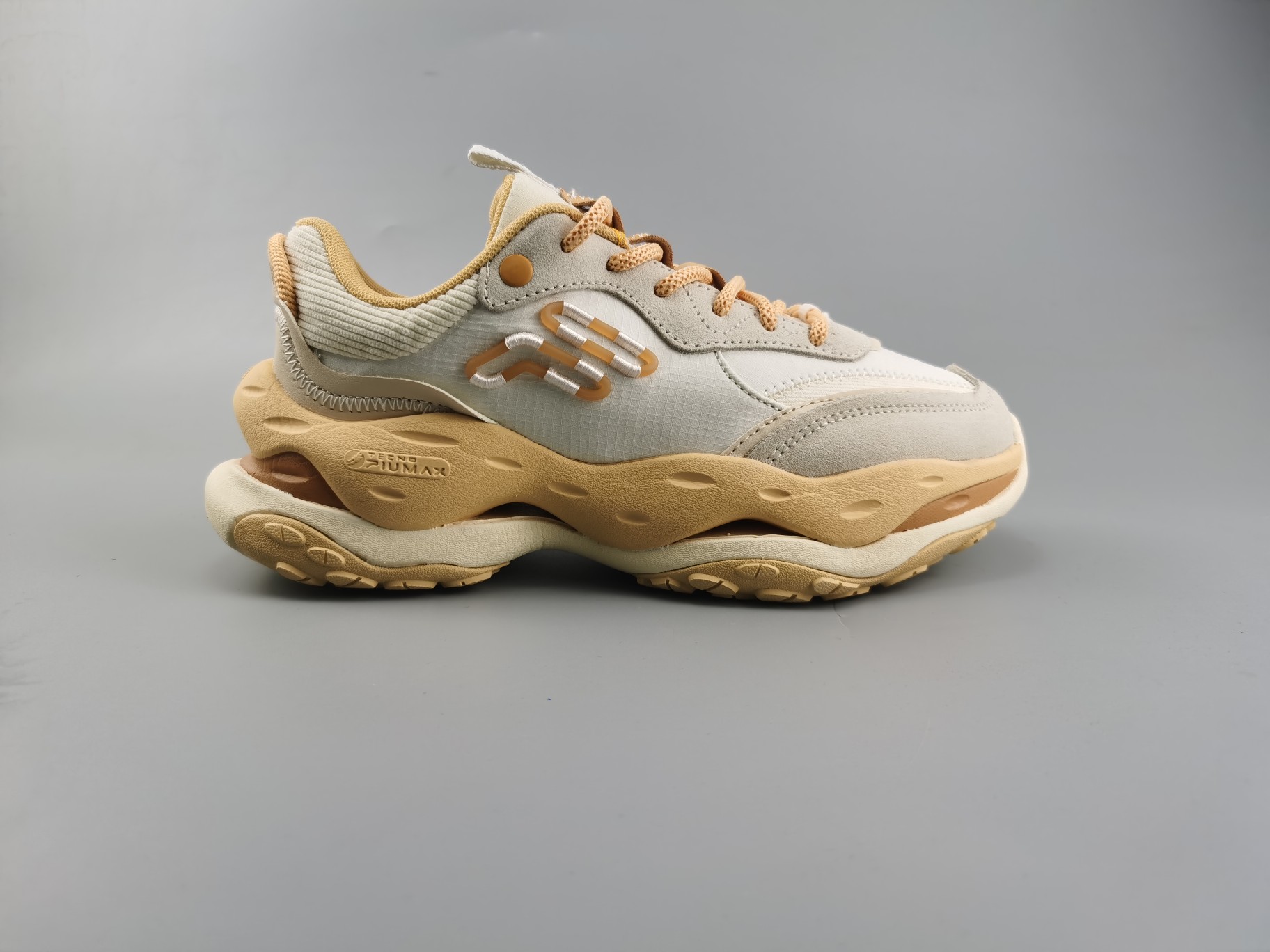 Fila Fusion  斐乐潮牌 Cheese时尚潮流 减震防滑耐磨休闲厚底老爹鞋35.5-44
货号：T12W241103