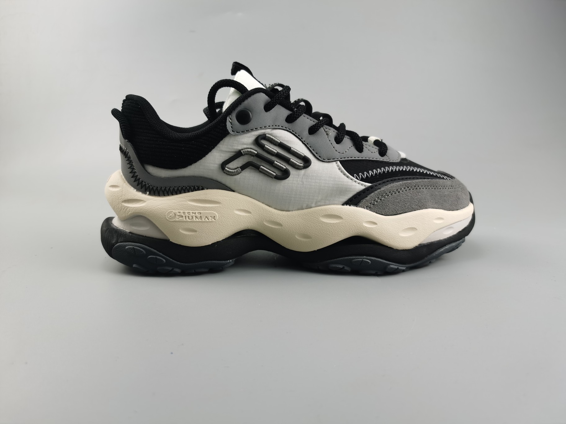 Fila Fusion  斐乐潮牌 Cheese时尚潮流 减震防滑耐磨休闲厚底老爹鞋39-44
货号：T12W241103