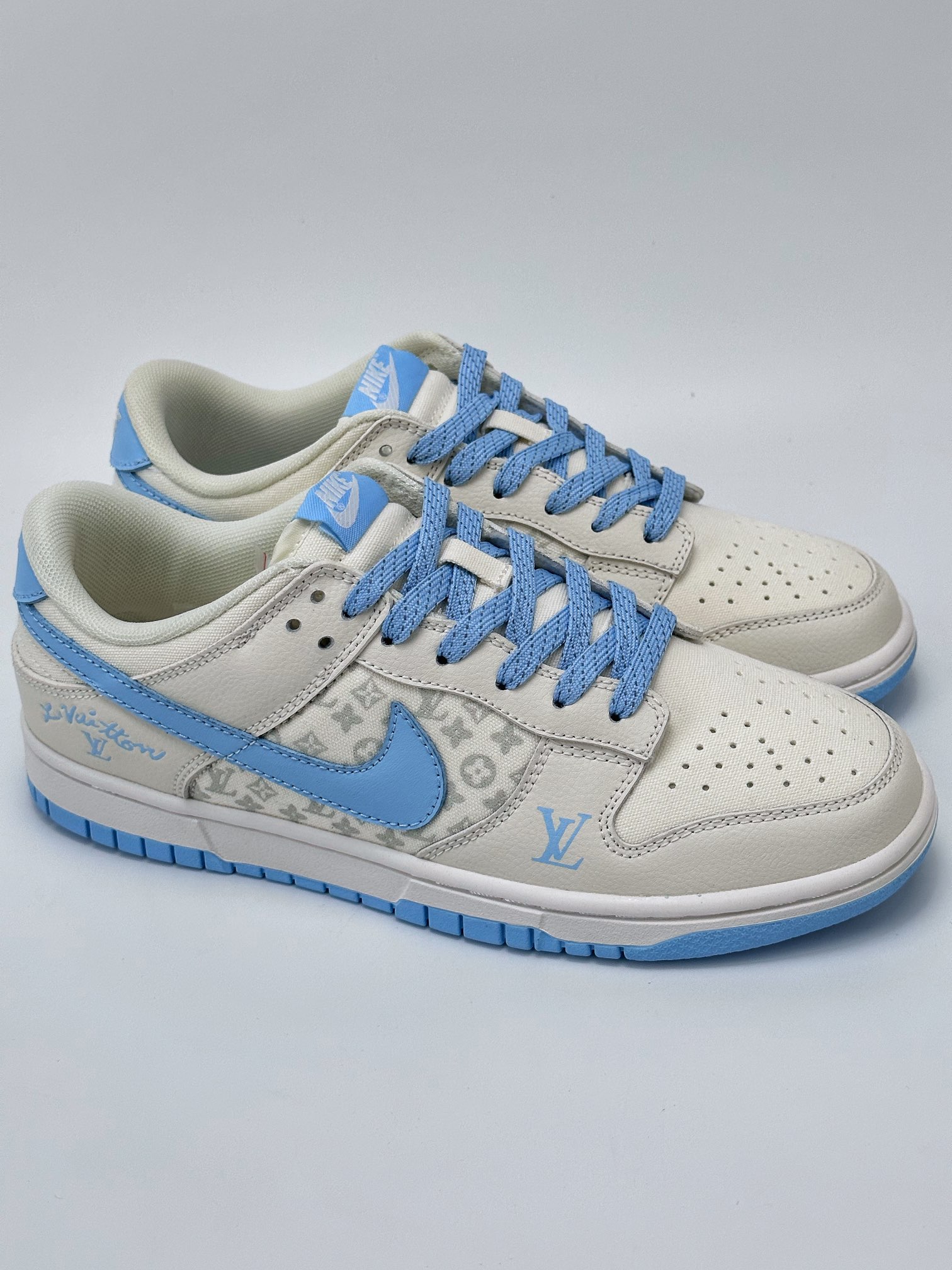 NIKE SB Dunk Low x LV 天蓝帆布 XD6188-011