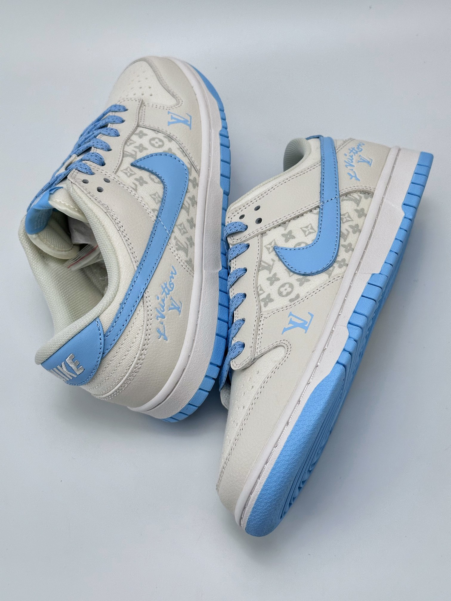 NIKE SB Dunk Low x LV 天蓝帆布 XD6188-011