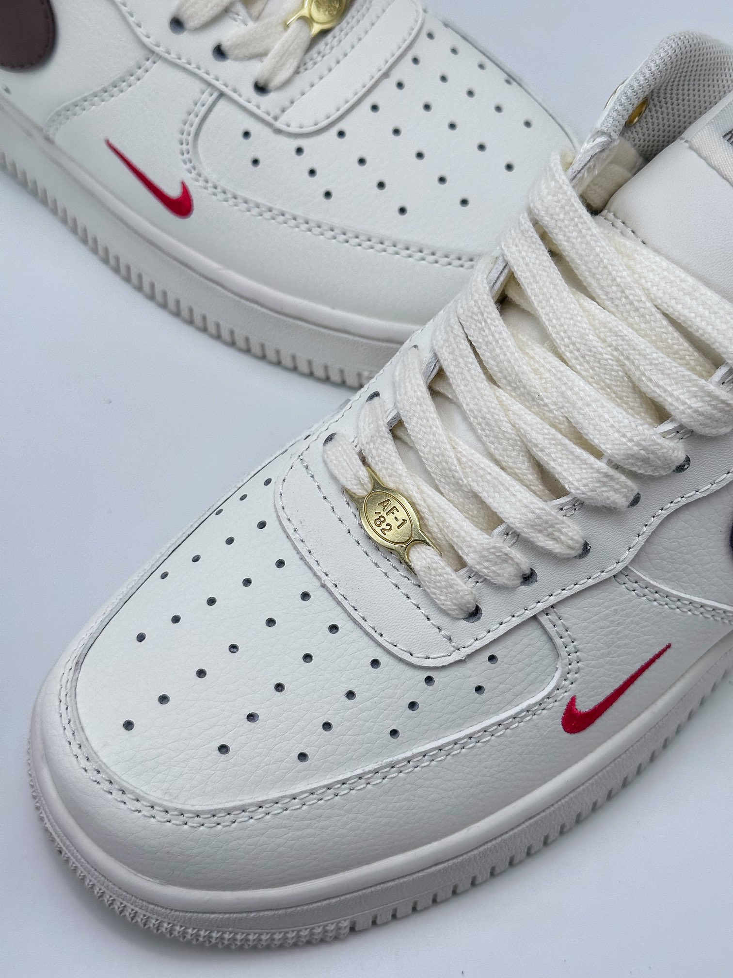 Nike Air Force 1 Low 07 40周年奶白红小勾 DQ7658-102