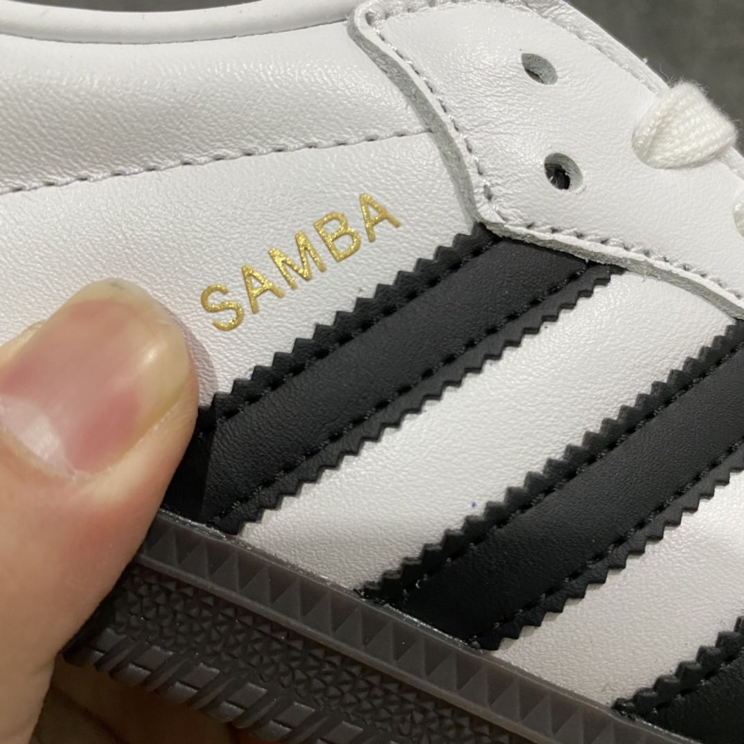 图片[4]-【Top纯原】Adidas Samba OG 桑巴低帮休闲板鞋 B75806n全新高端零售平台专供品质出货 全鞋身采用细腻甩纹头层牛皮 包括鞋舌也是头层皮n立体Samba烫金 后跟港宝定型 皮料切割超高清洁度n私模大底 非市面公底 多次调试无色差大底 高价零售首选品质‼️ 尺码：36 36.5 37 38 38.5 39 40 40.5 41 42 42.5 43 44 44.5 45-莆田鞋批发中心